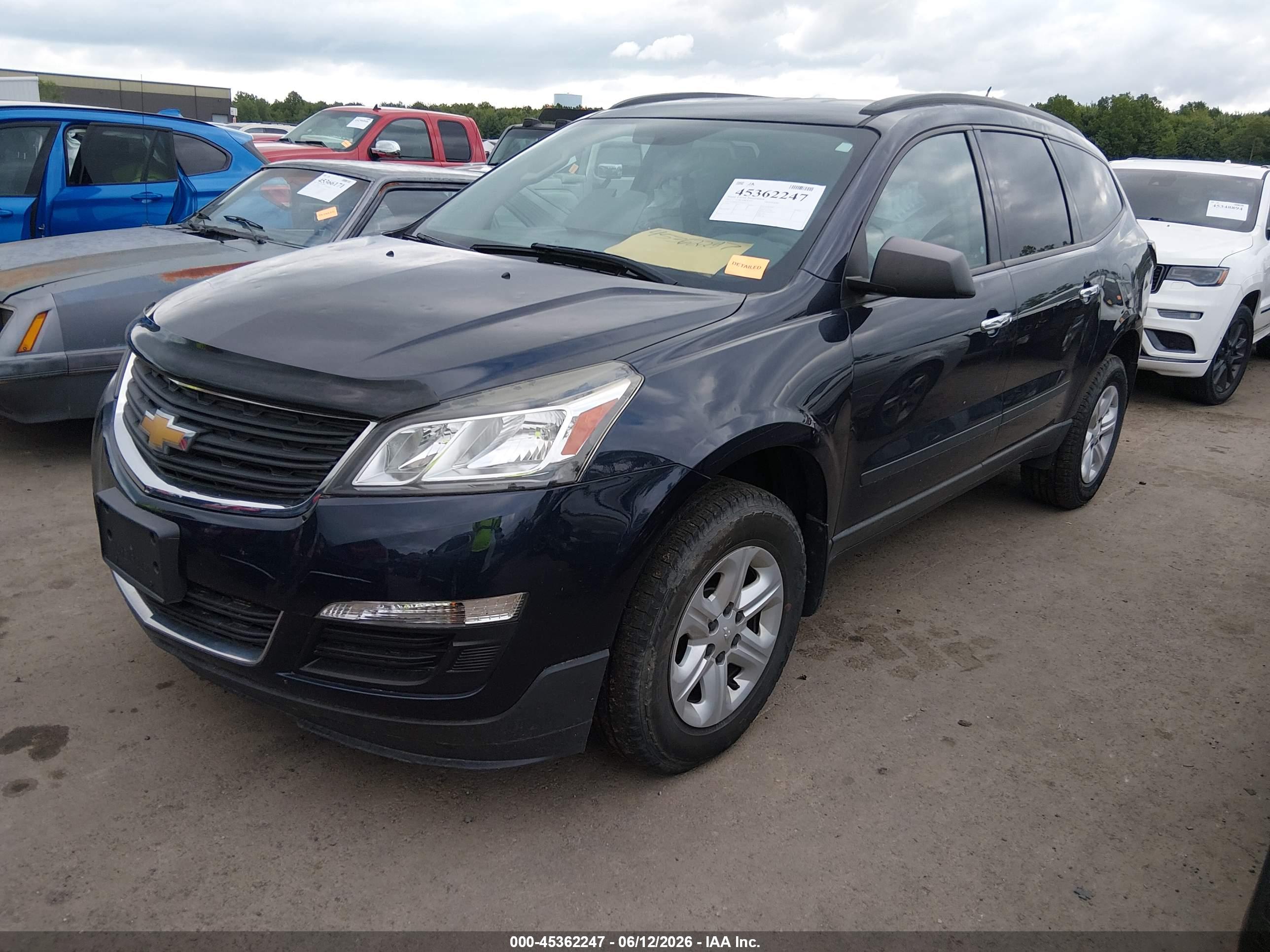 CHEVROLET TRAVERSE image 2