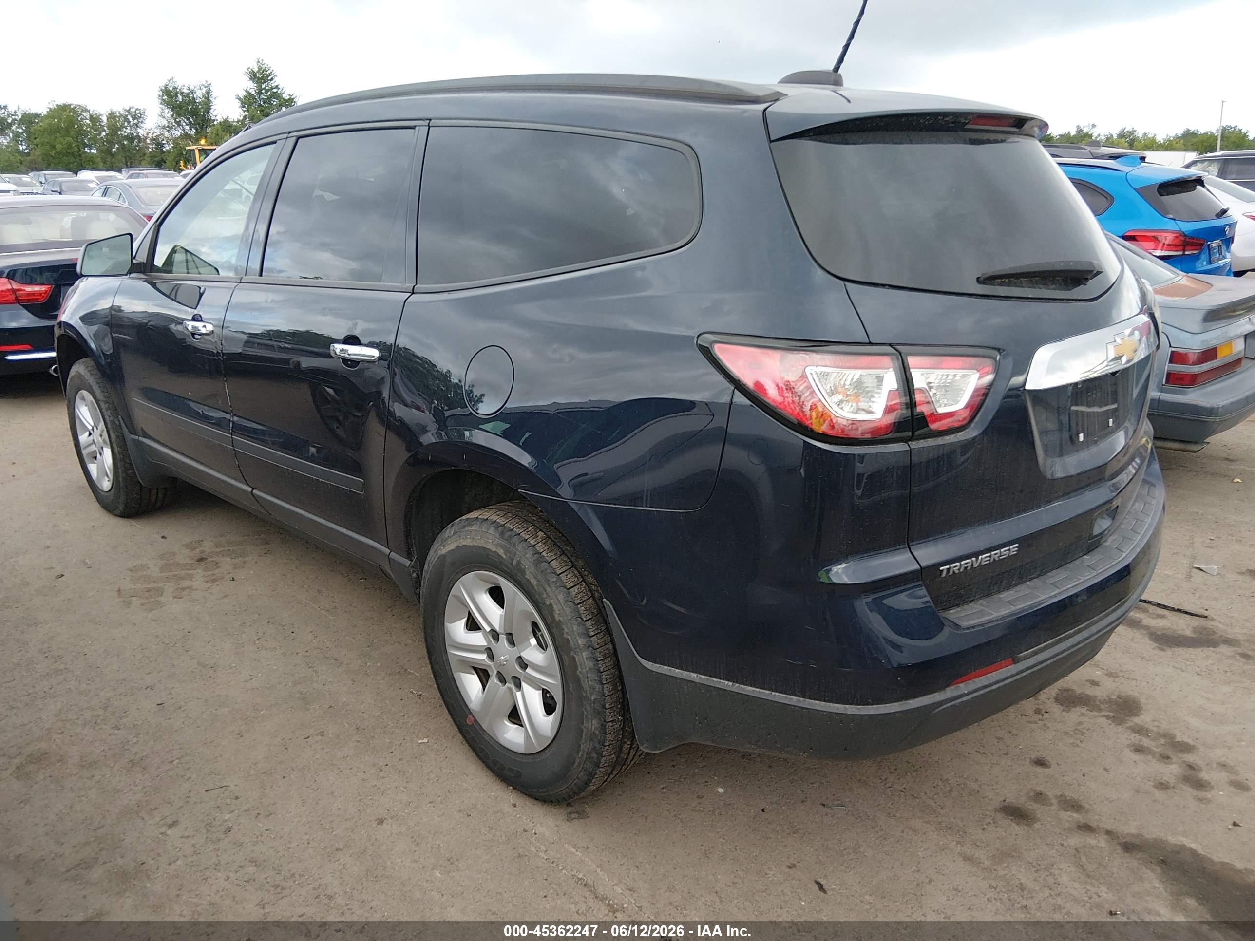CHEVROLET TRAVERSE image 3