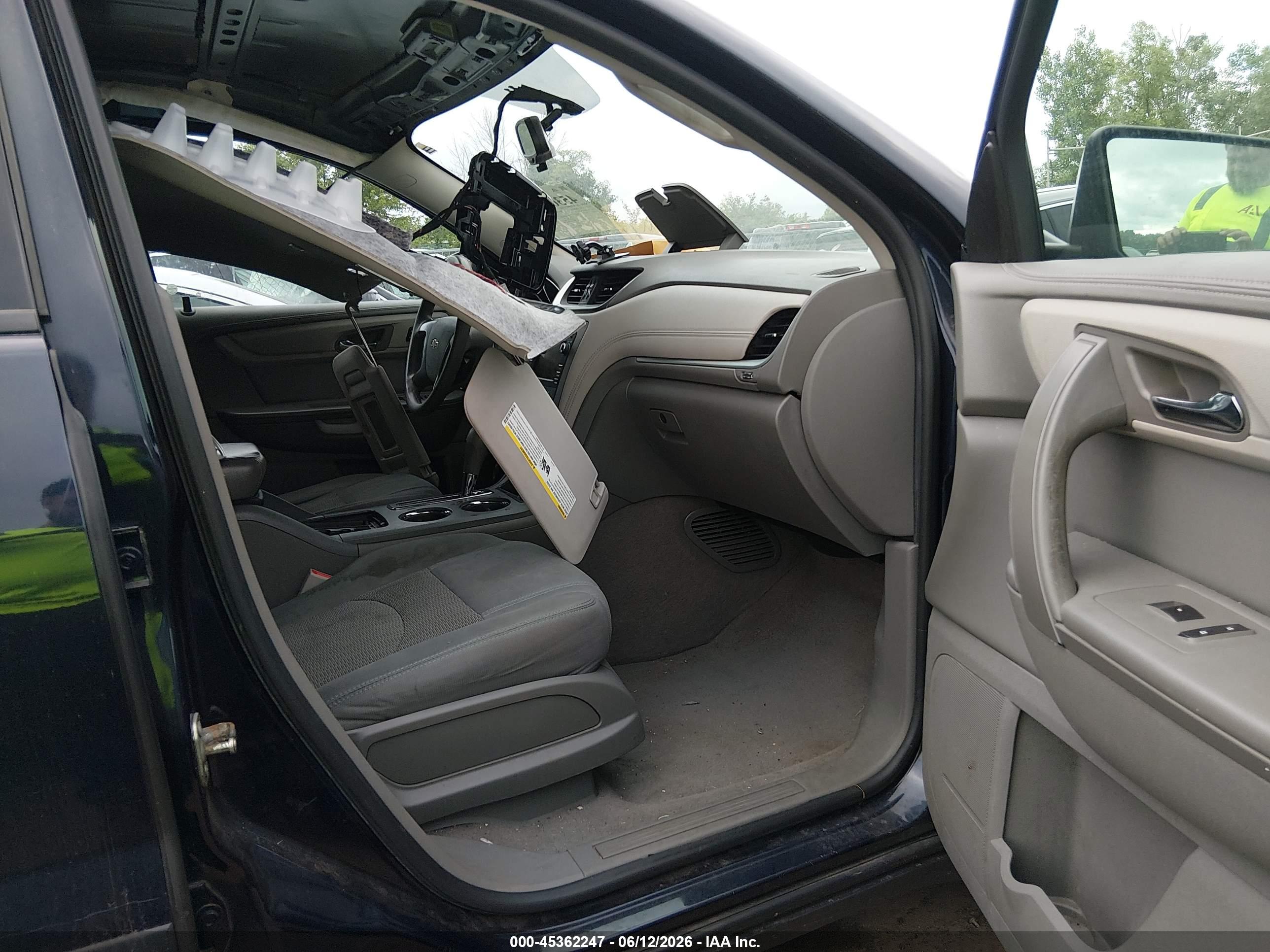 CHEVROLET TRAVERSE image 5