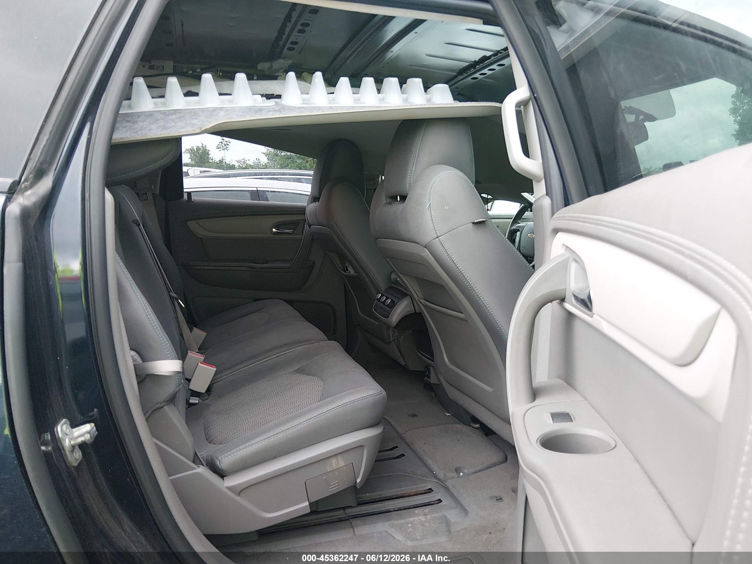CHEVROLET TRAVERSE image 8