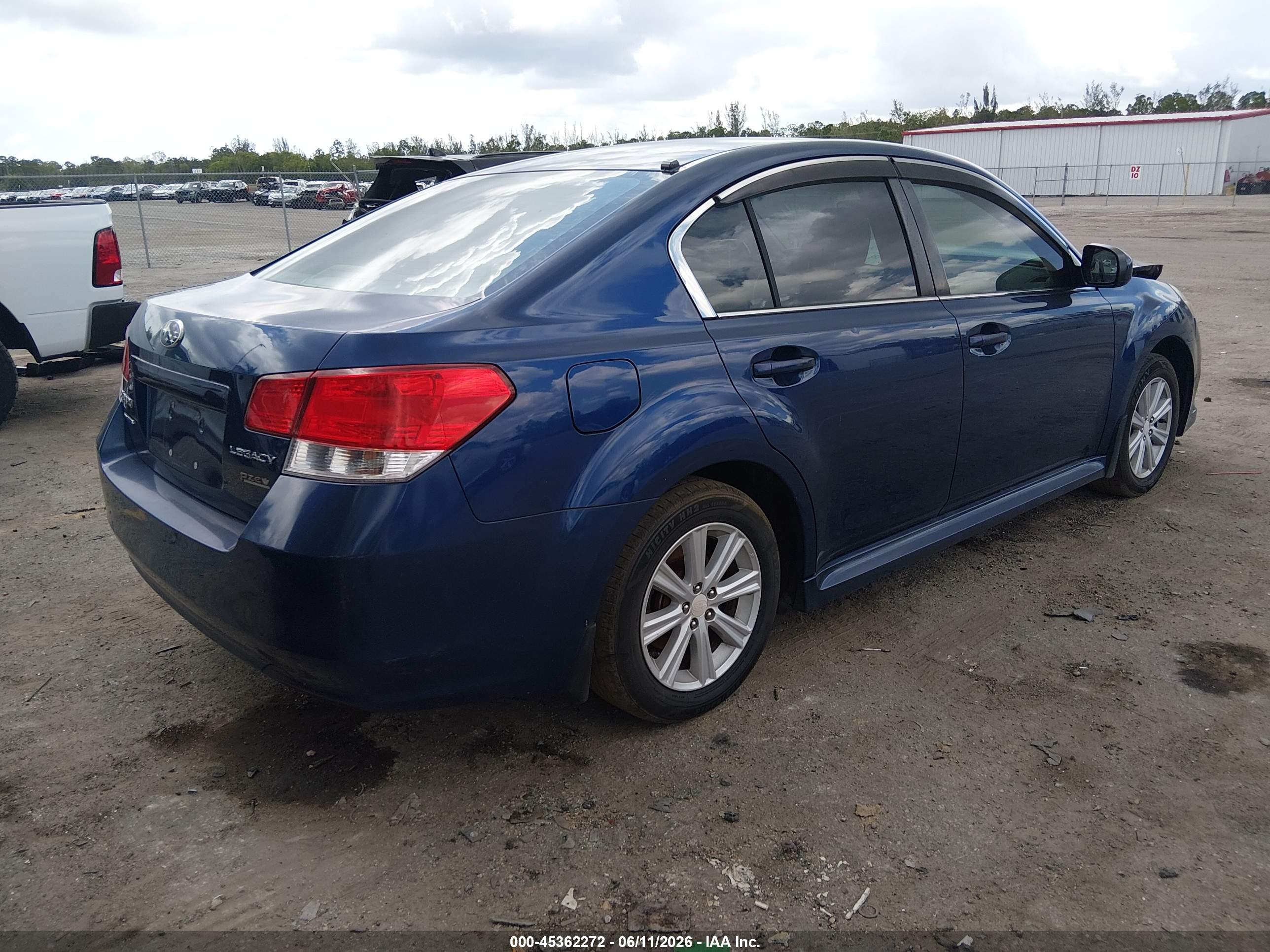 SUBARU LEGACY image 4