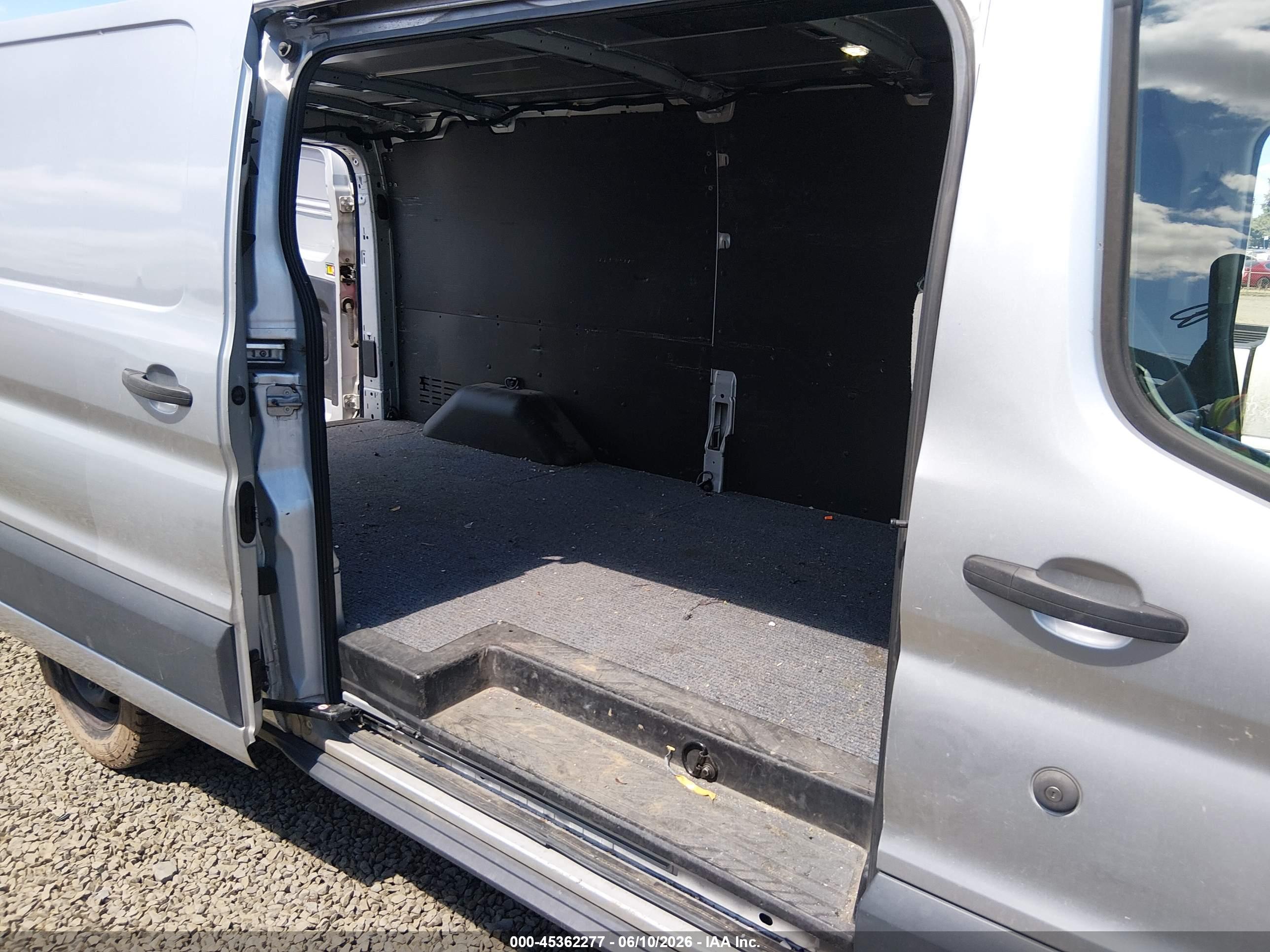 FORD TRANSIT-350 image 8