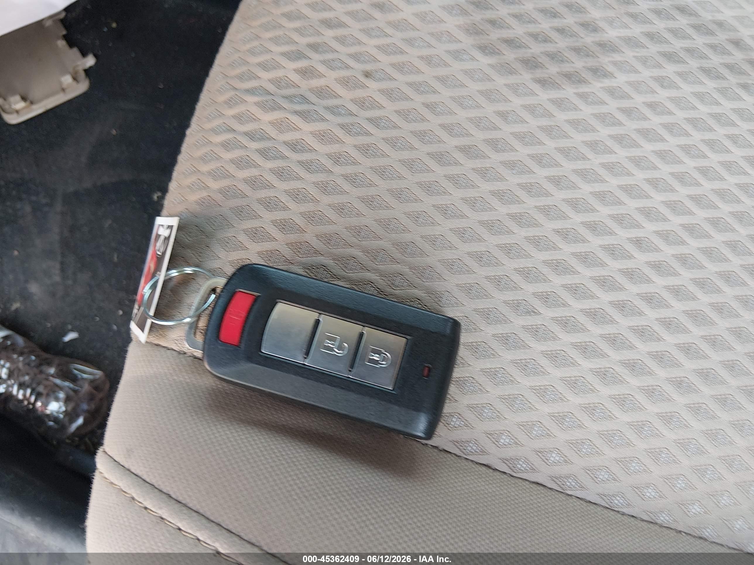 MITSUBISHI OUTLANDER image 11