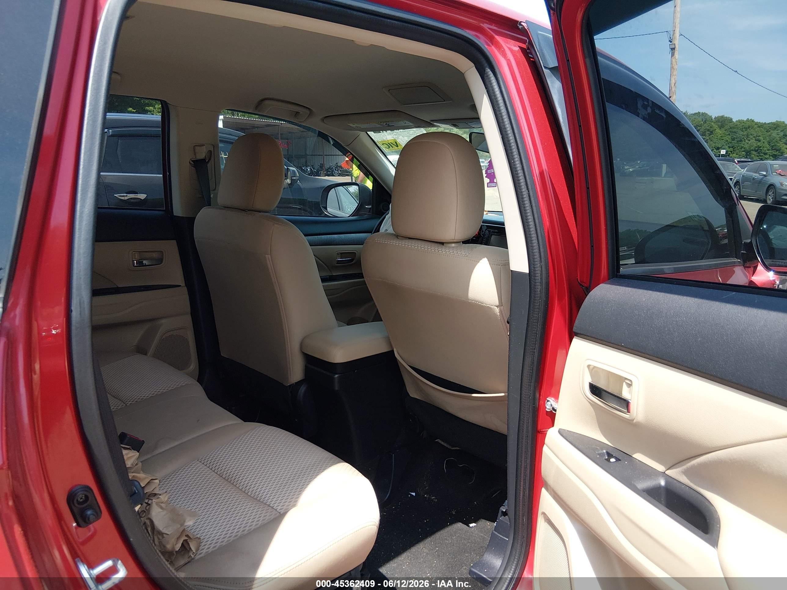 MITSUBISHI OUTLANDER image 8