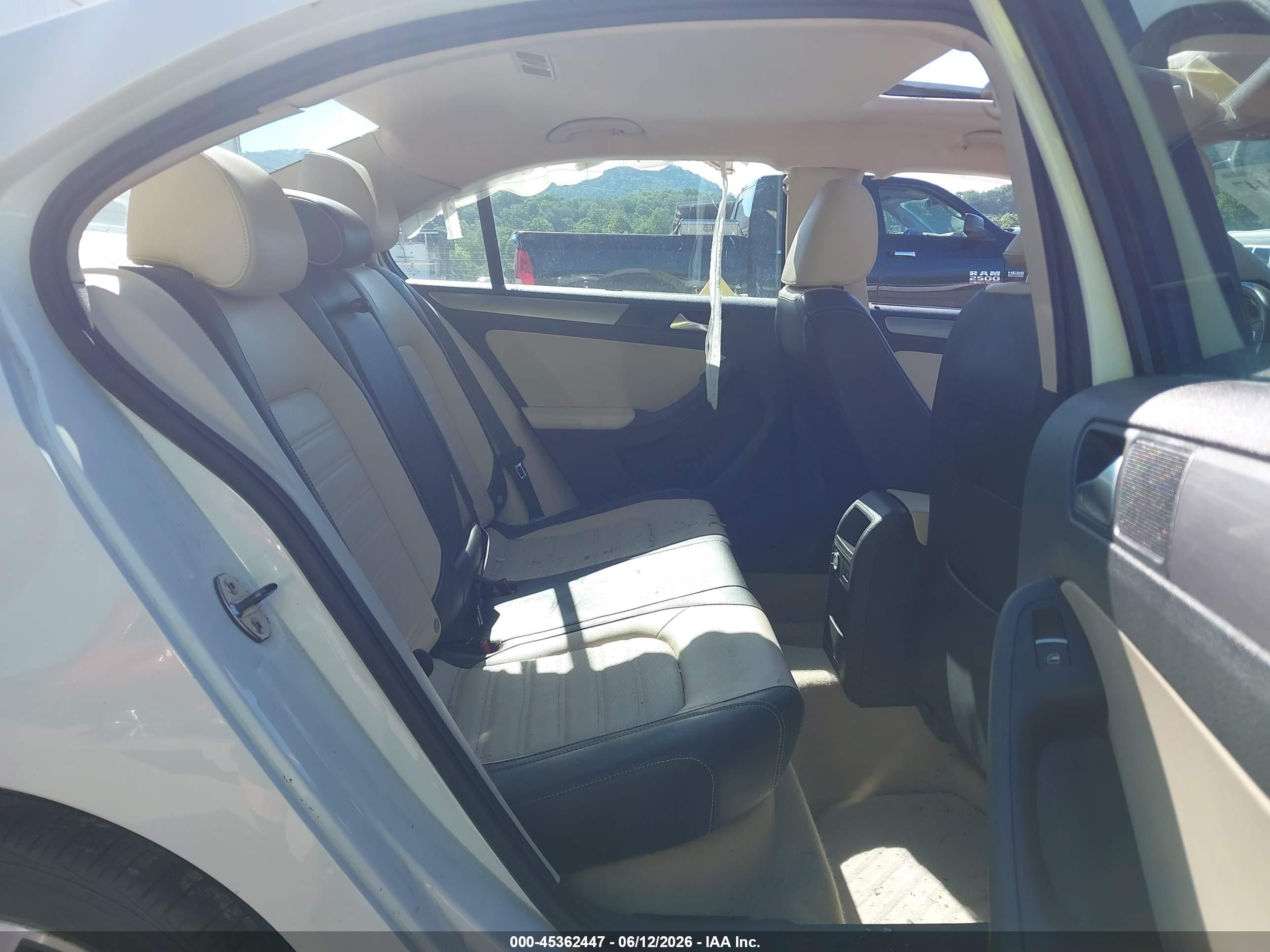 VOLKSWAGEN JETTA image 8