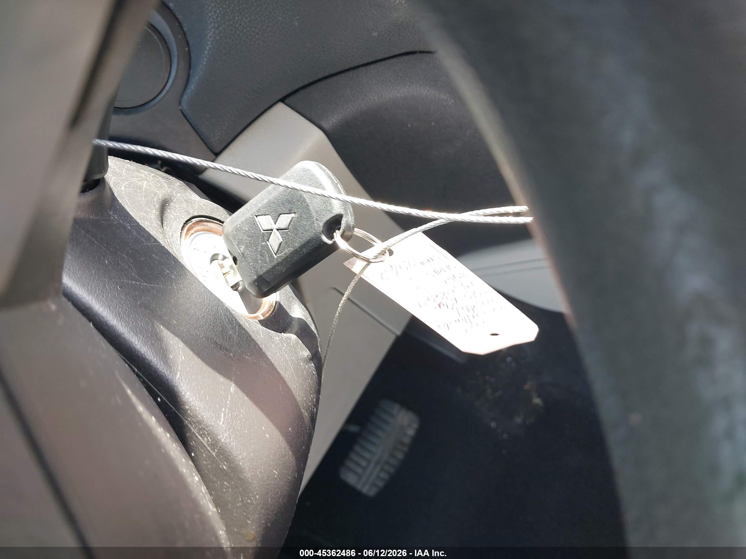 MITSUBISHI OUTLANDER image 11