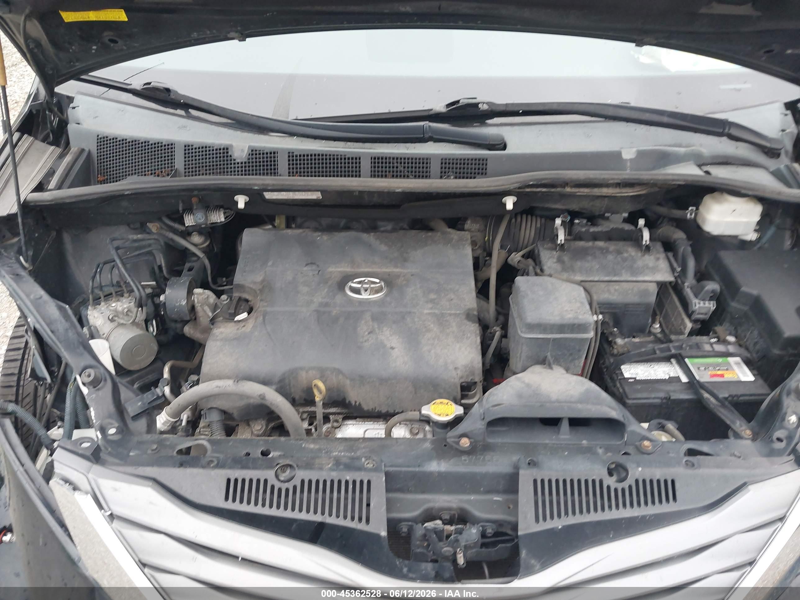 TOYOTA SIENNA image 10