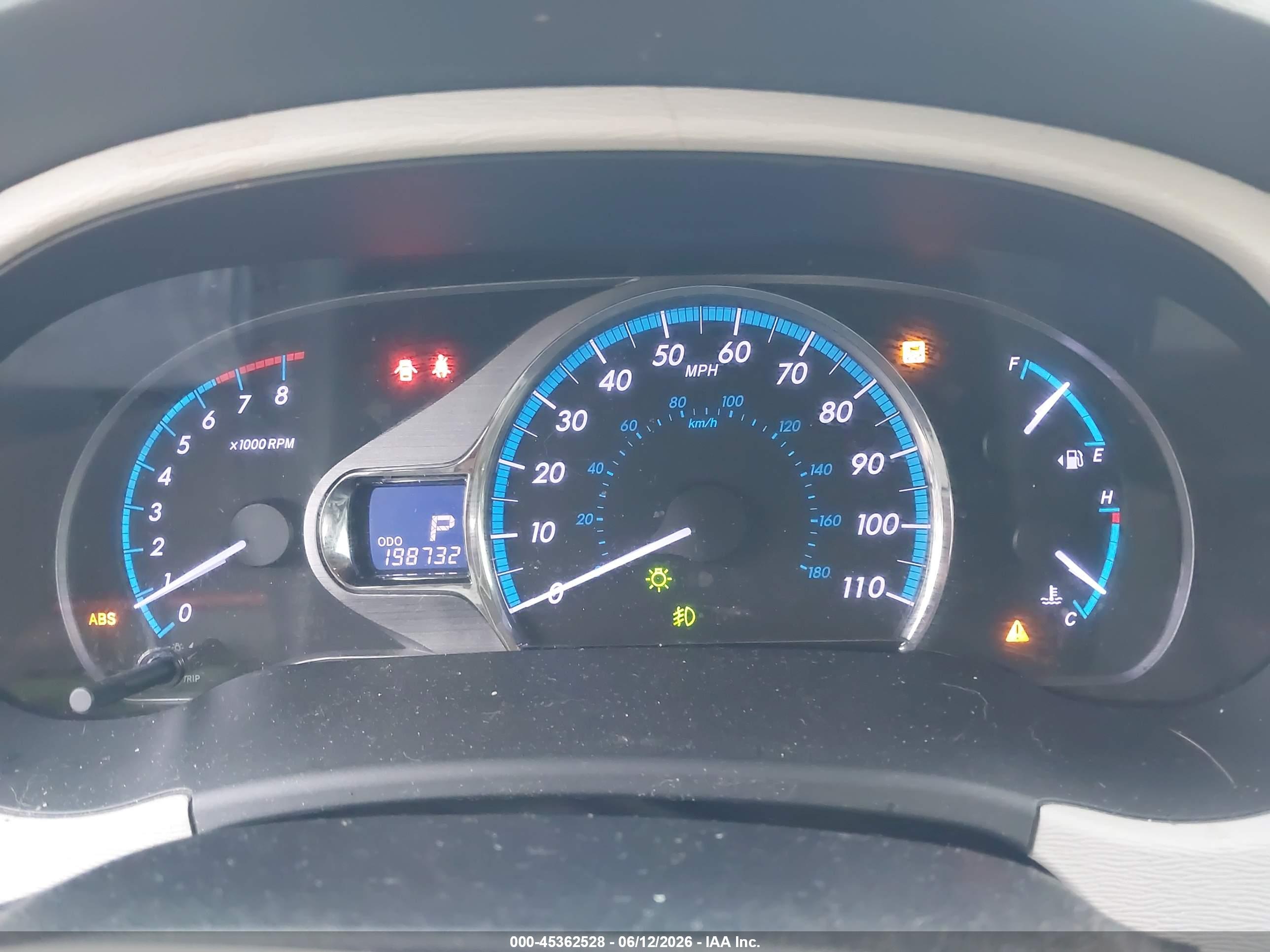 TOYOTA SIENNA image 7