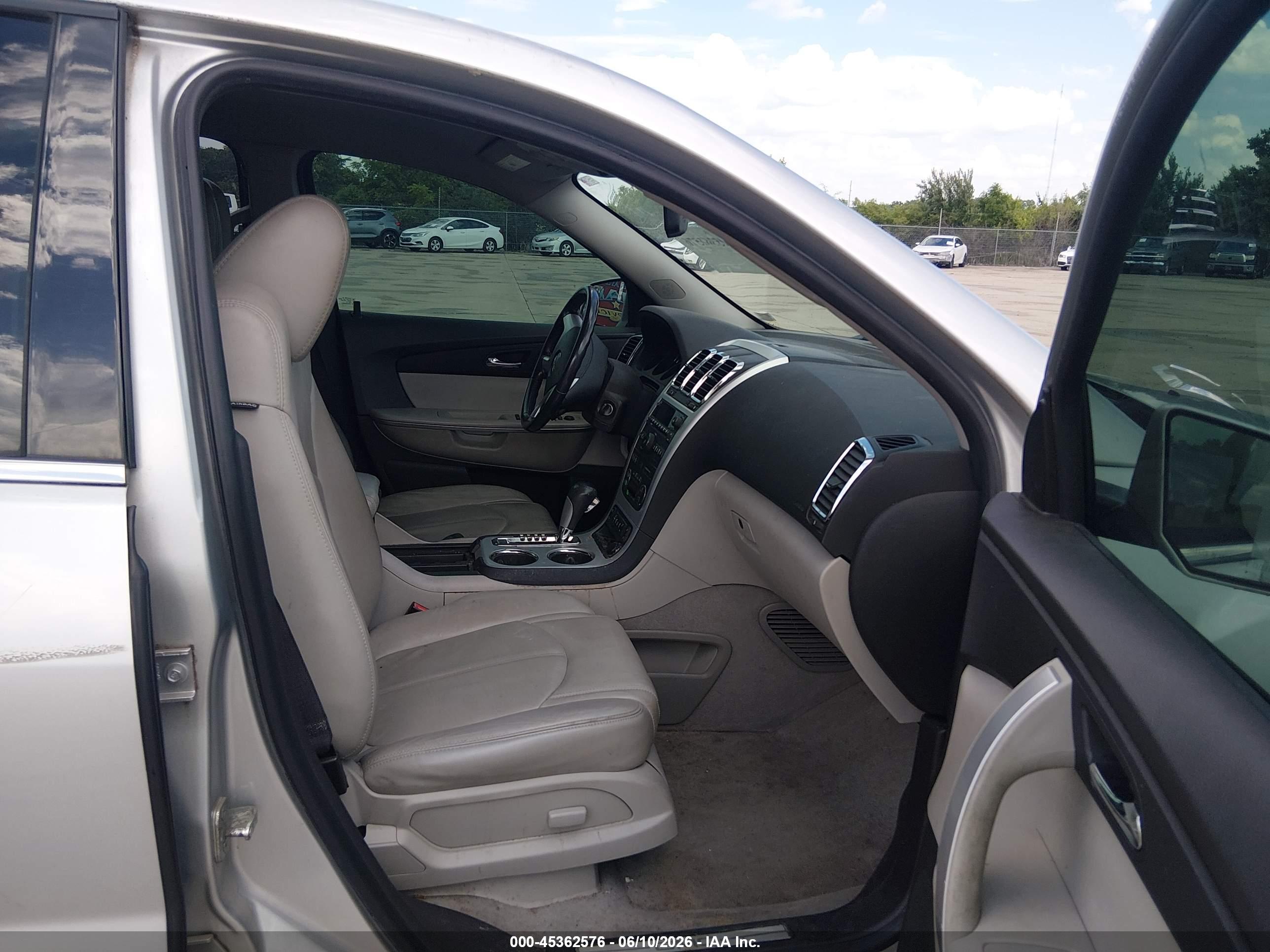 GMC ACADIA image 5