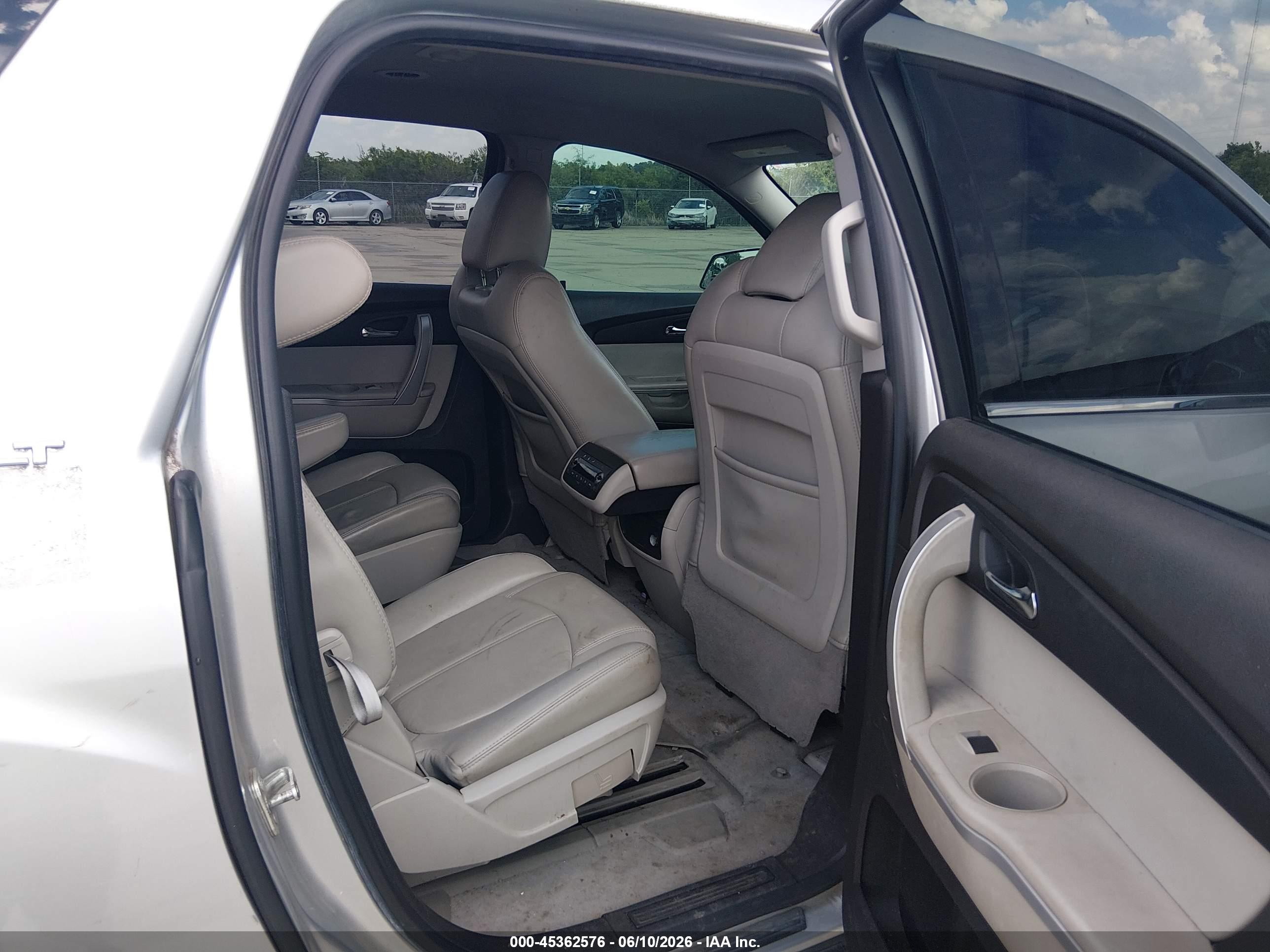 GMC ACADIA image 8