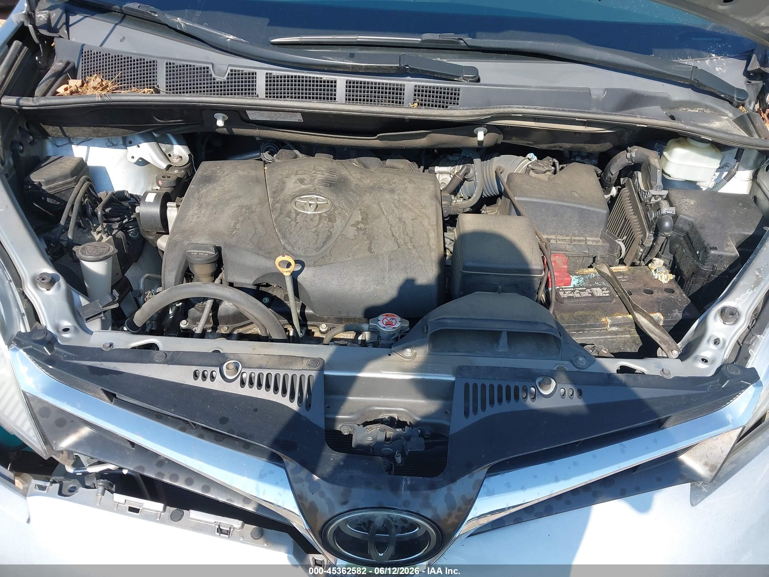 TOYOTA SIENNA image 10