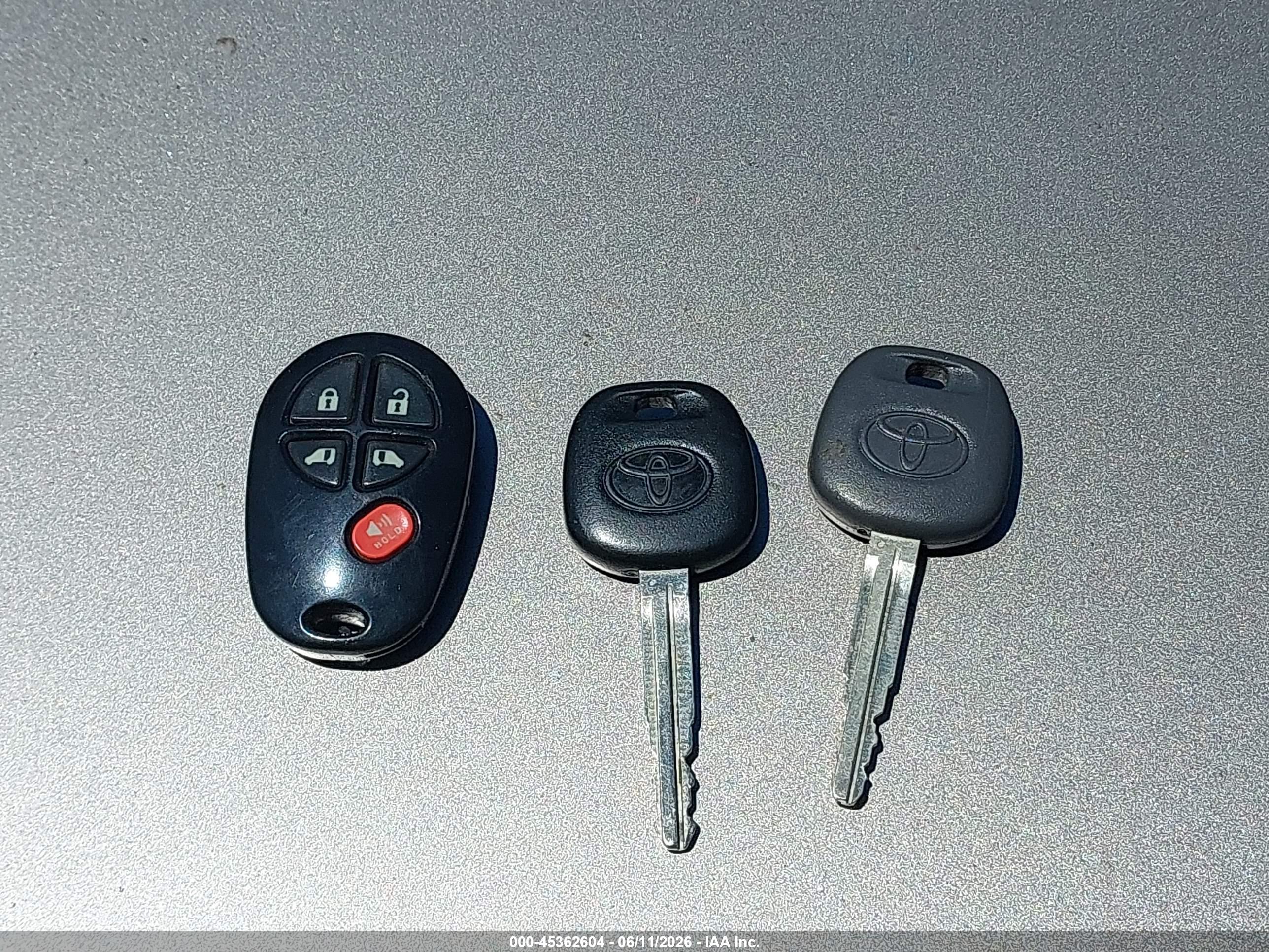 TOYOTA SIENNA image 11