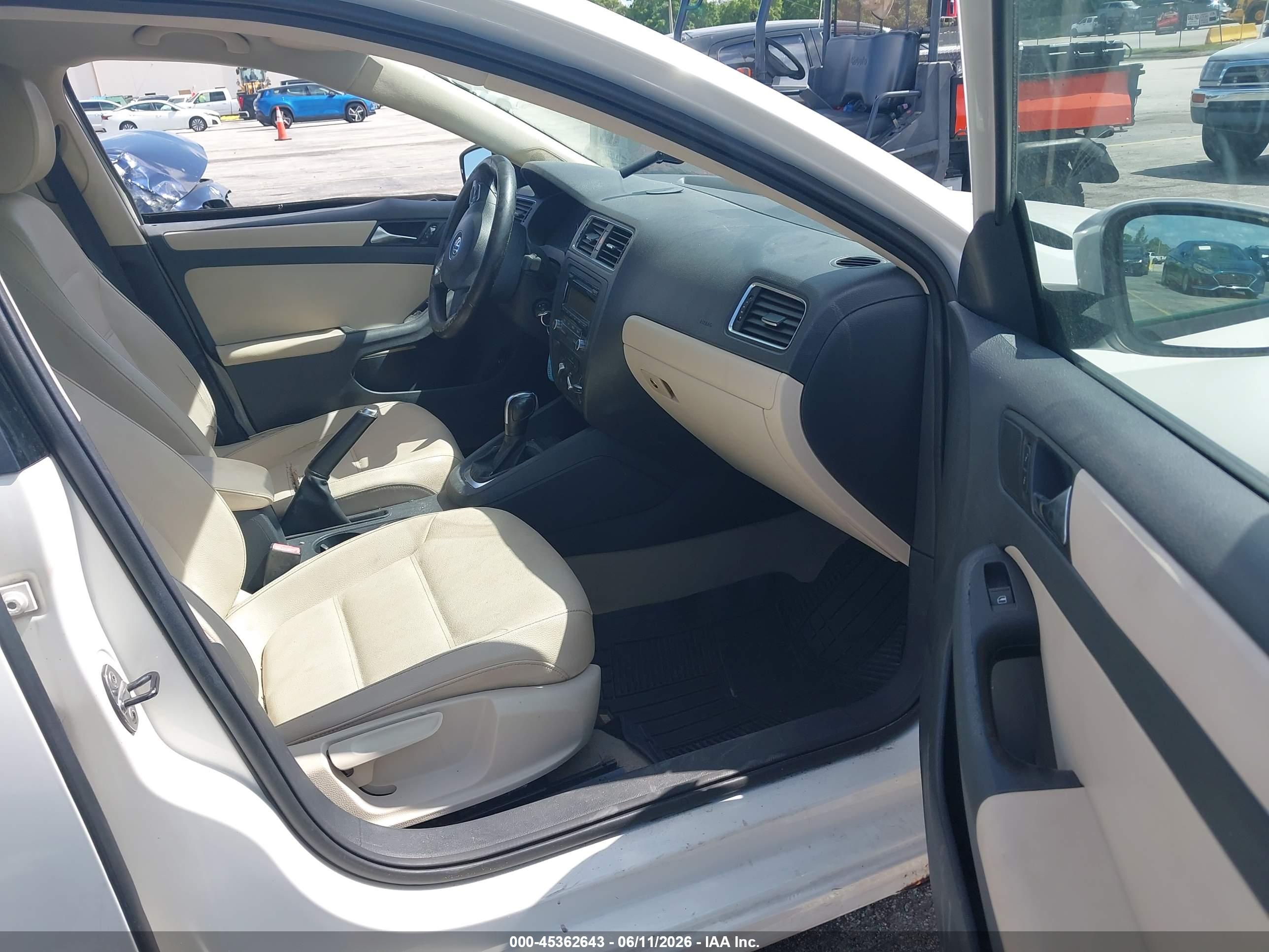 VOLKSWAGEN JETTA image 5