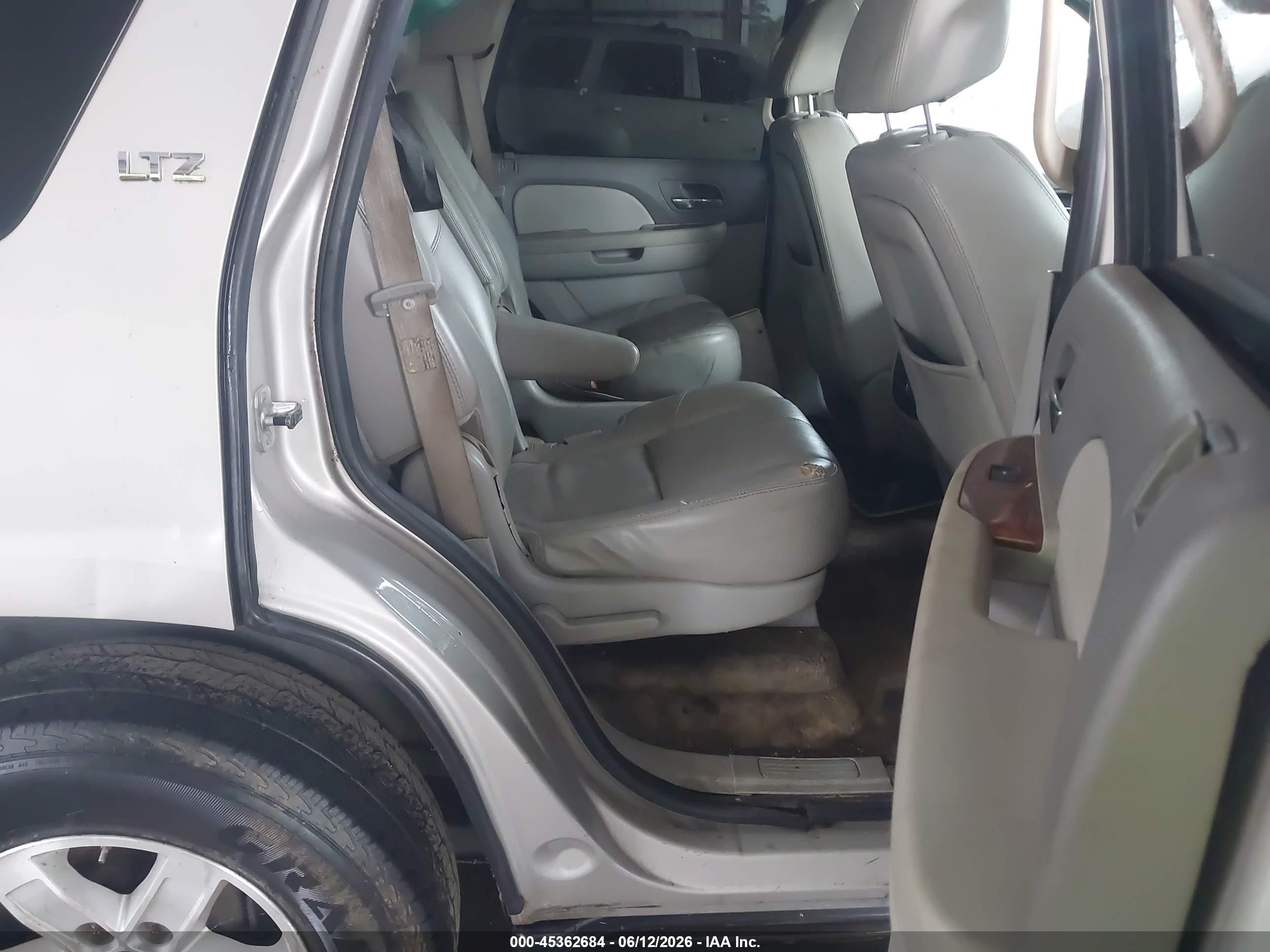 CHEVROLET TAHOE image 8