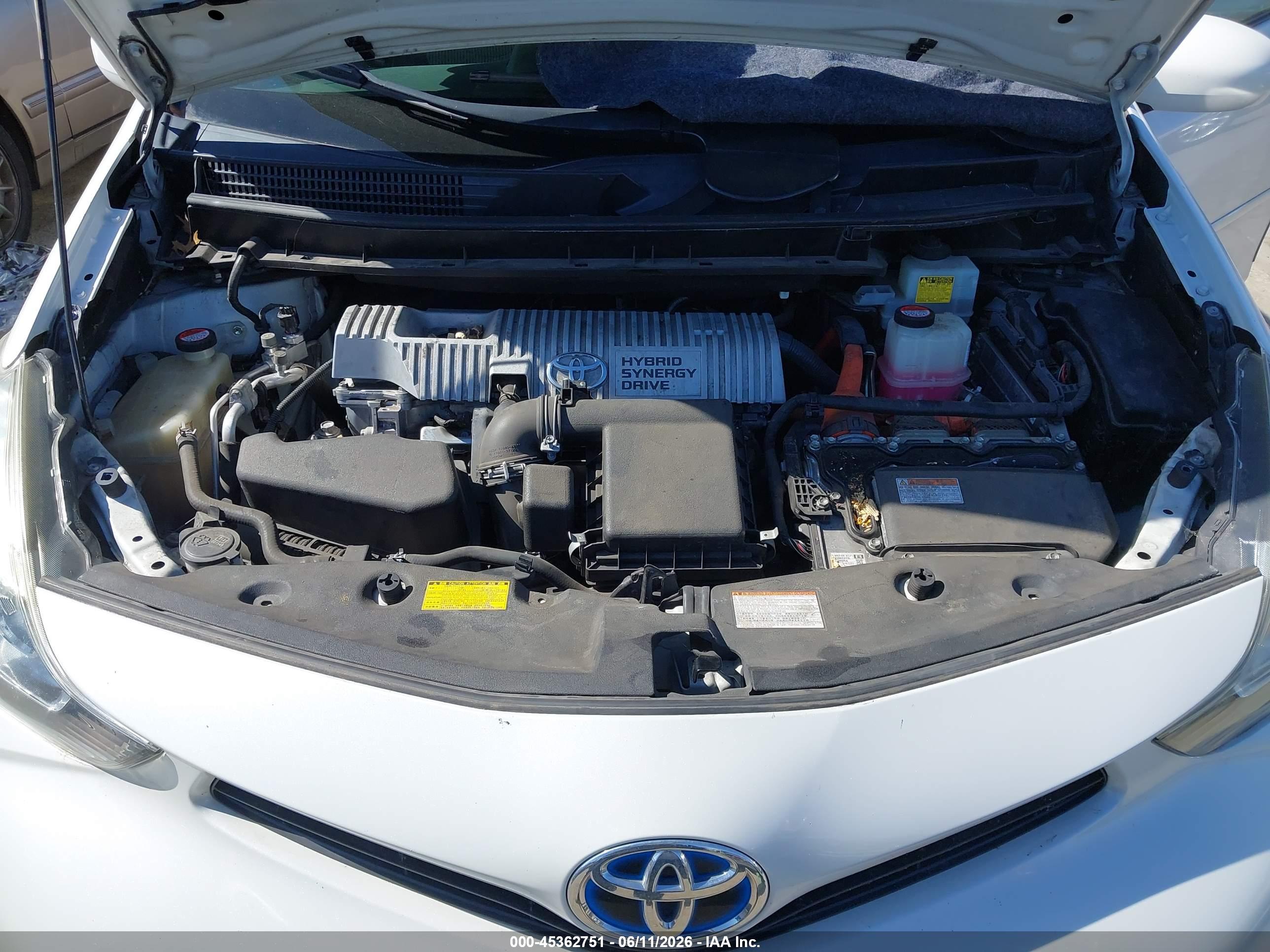 TOYOTA PRIUS image 10