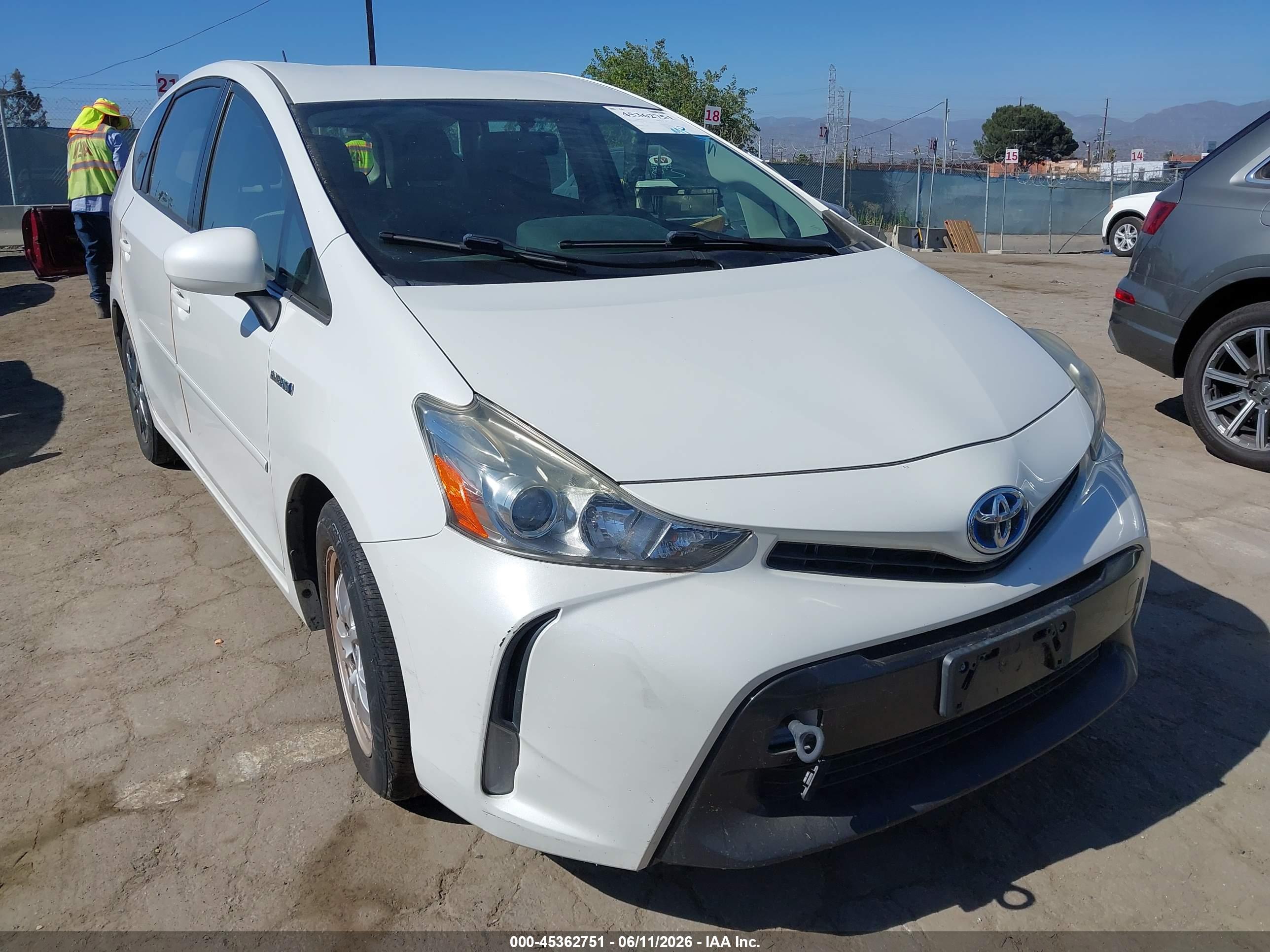 TOYOTA PRIUS image 6
