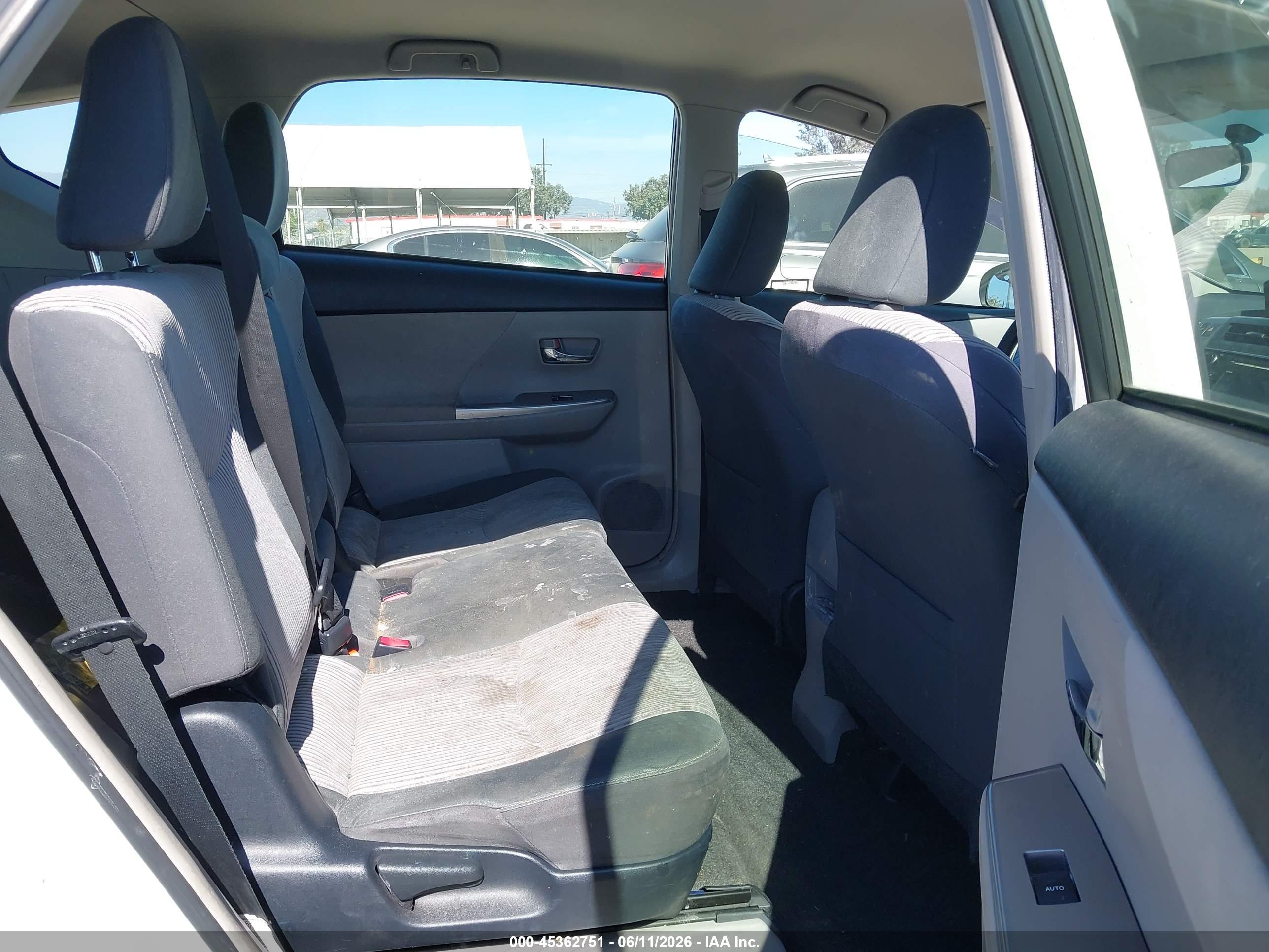 TOYOTA PRIUS image 8