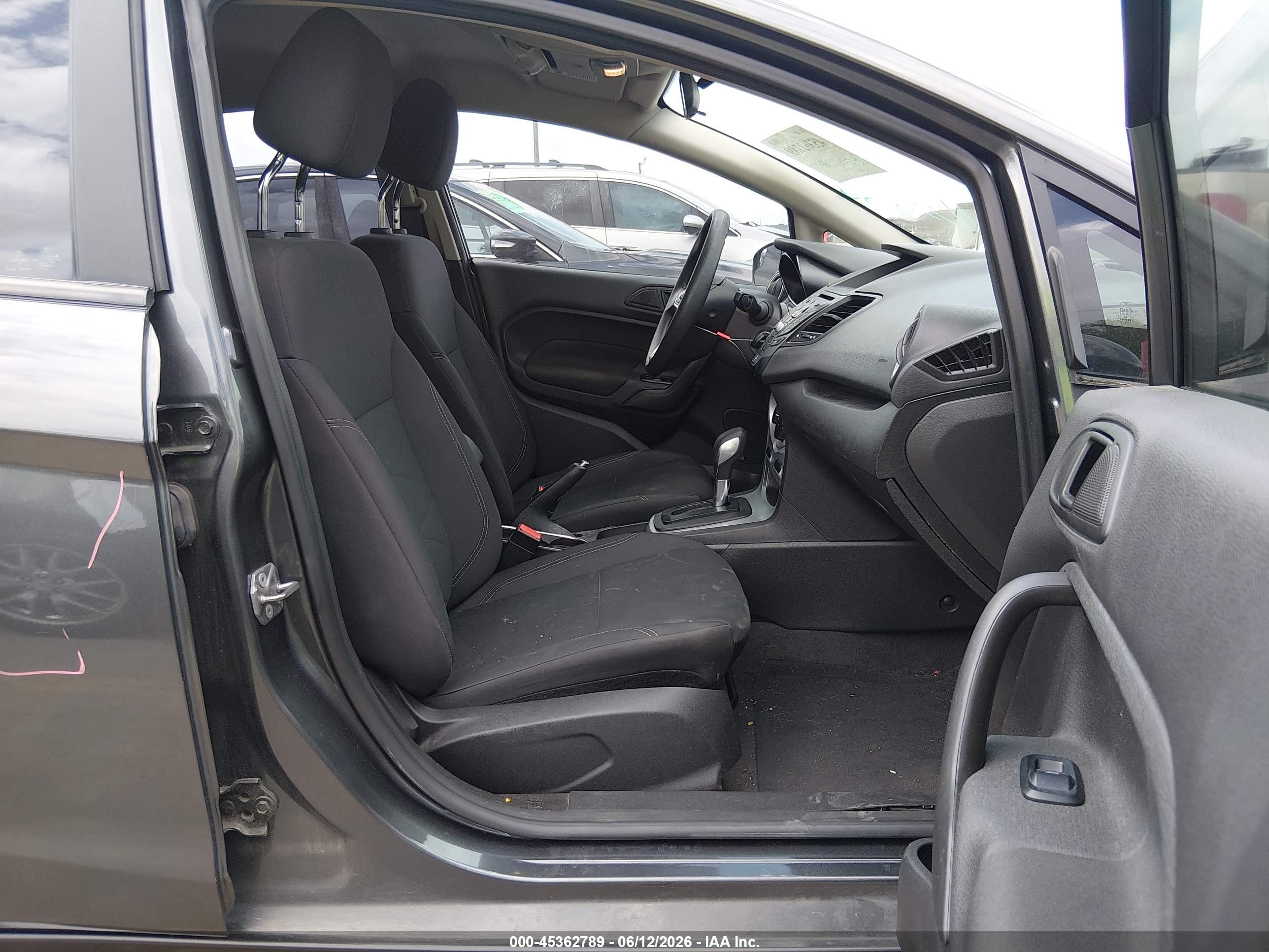 FORD FIESTA image 5