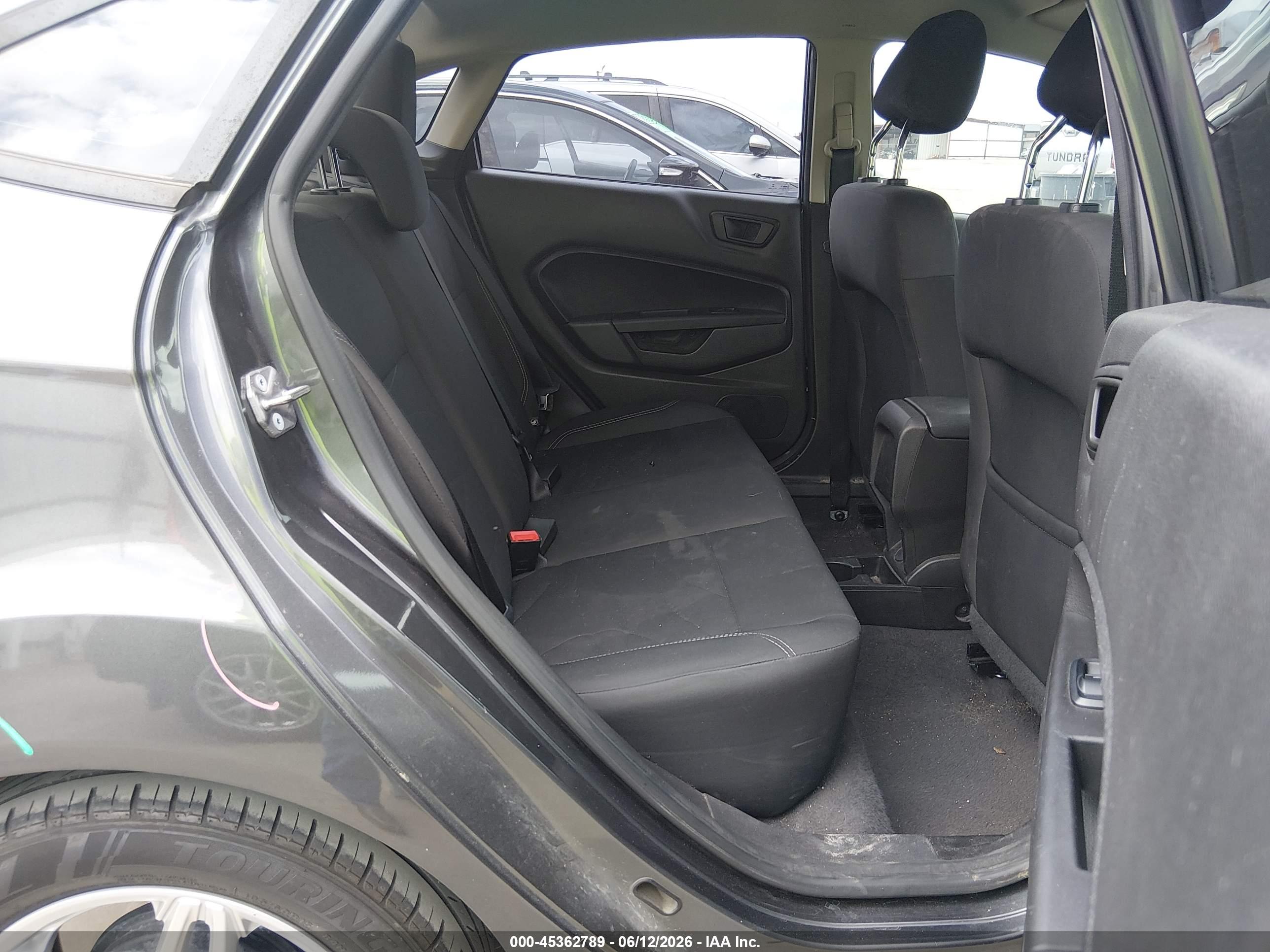 FORD FIESTA image 8