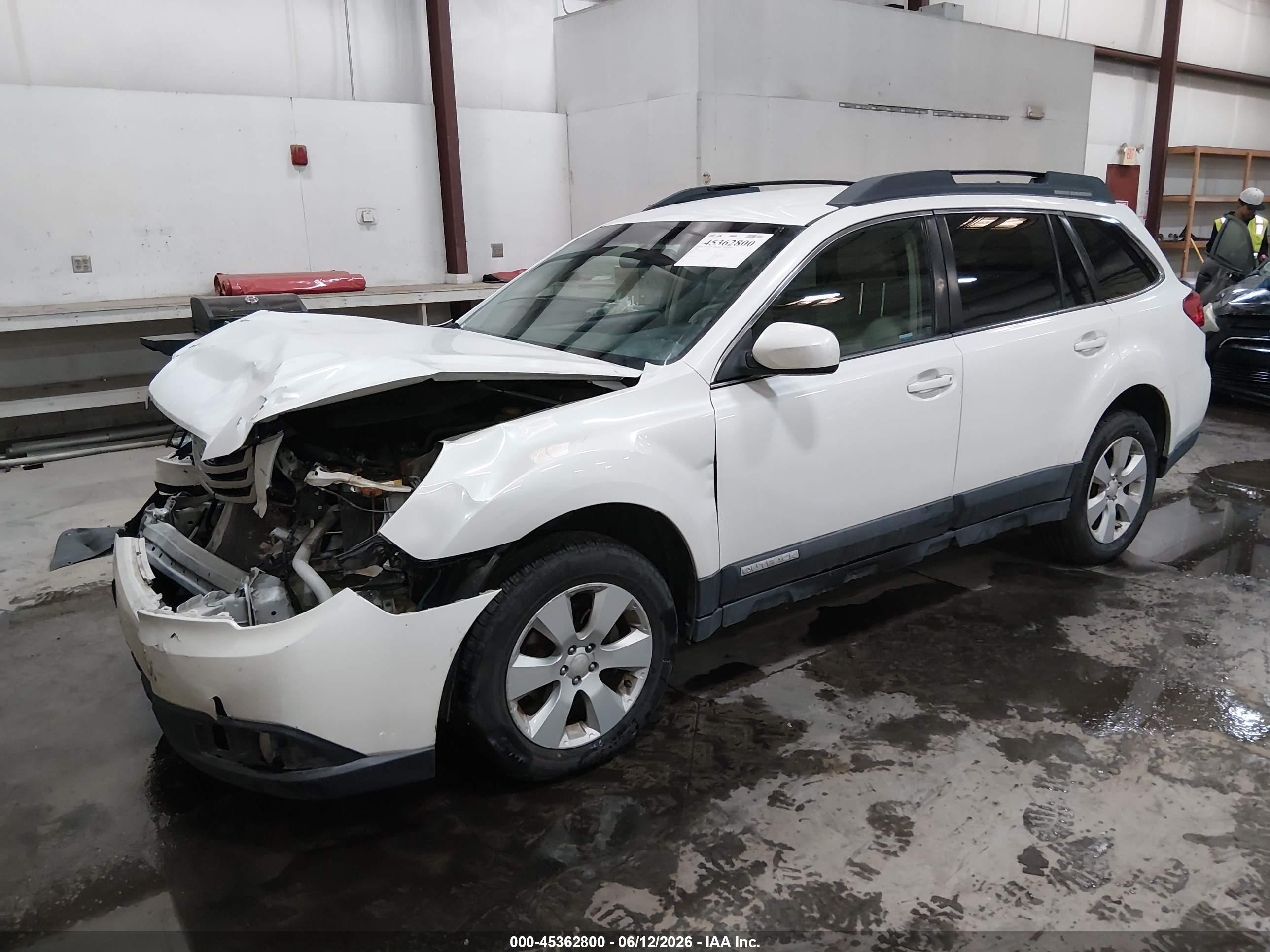 SUBARU OUTBACK image 2