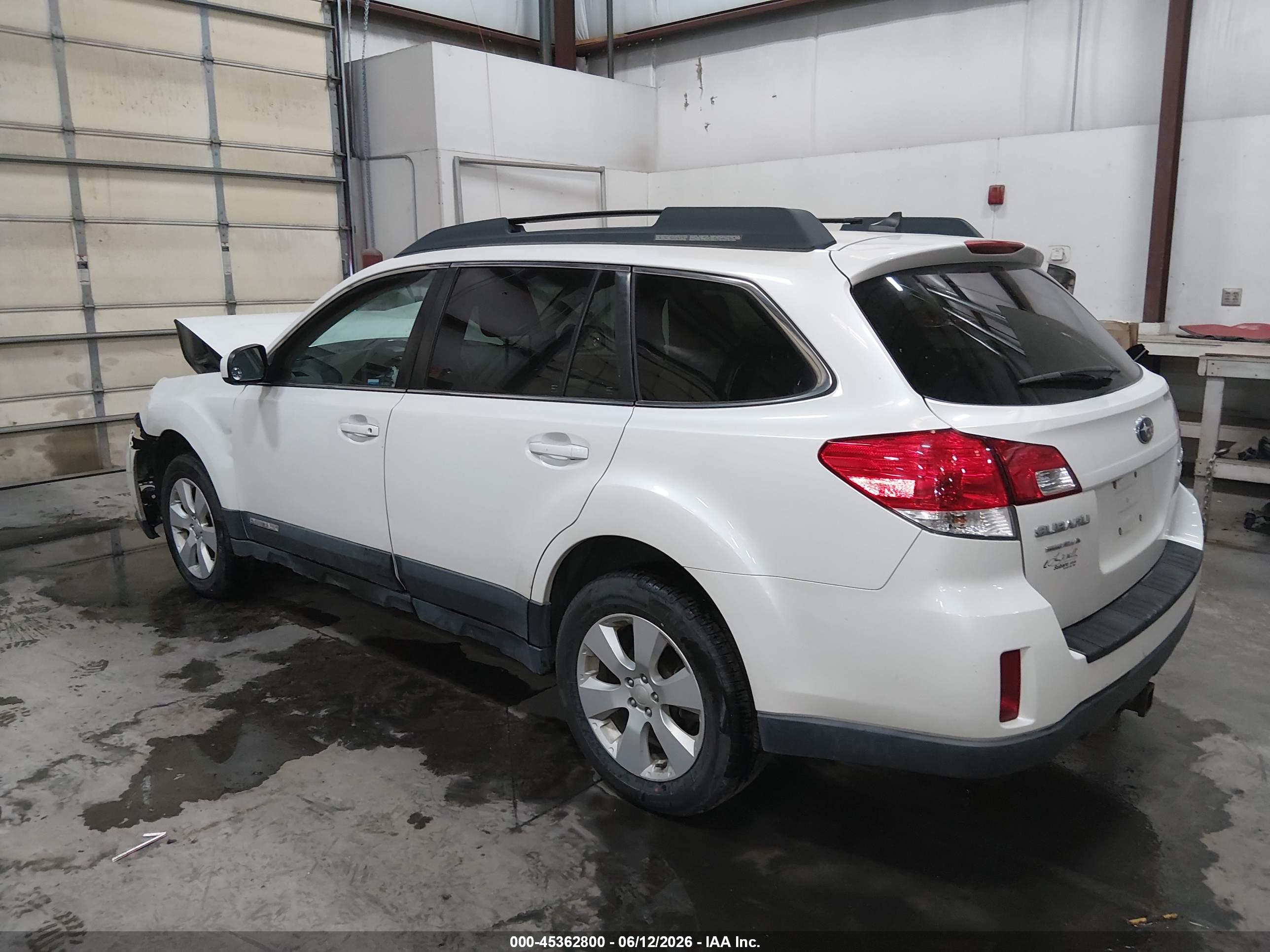 SUBARU OUTBACK image 3