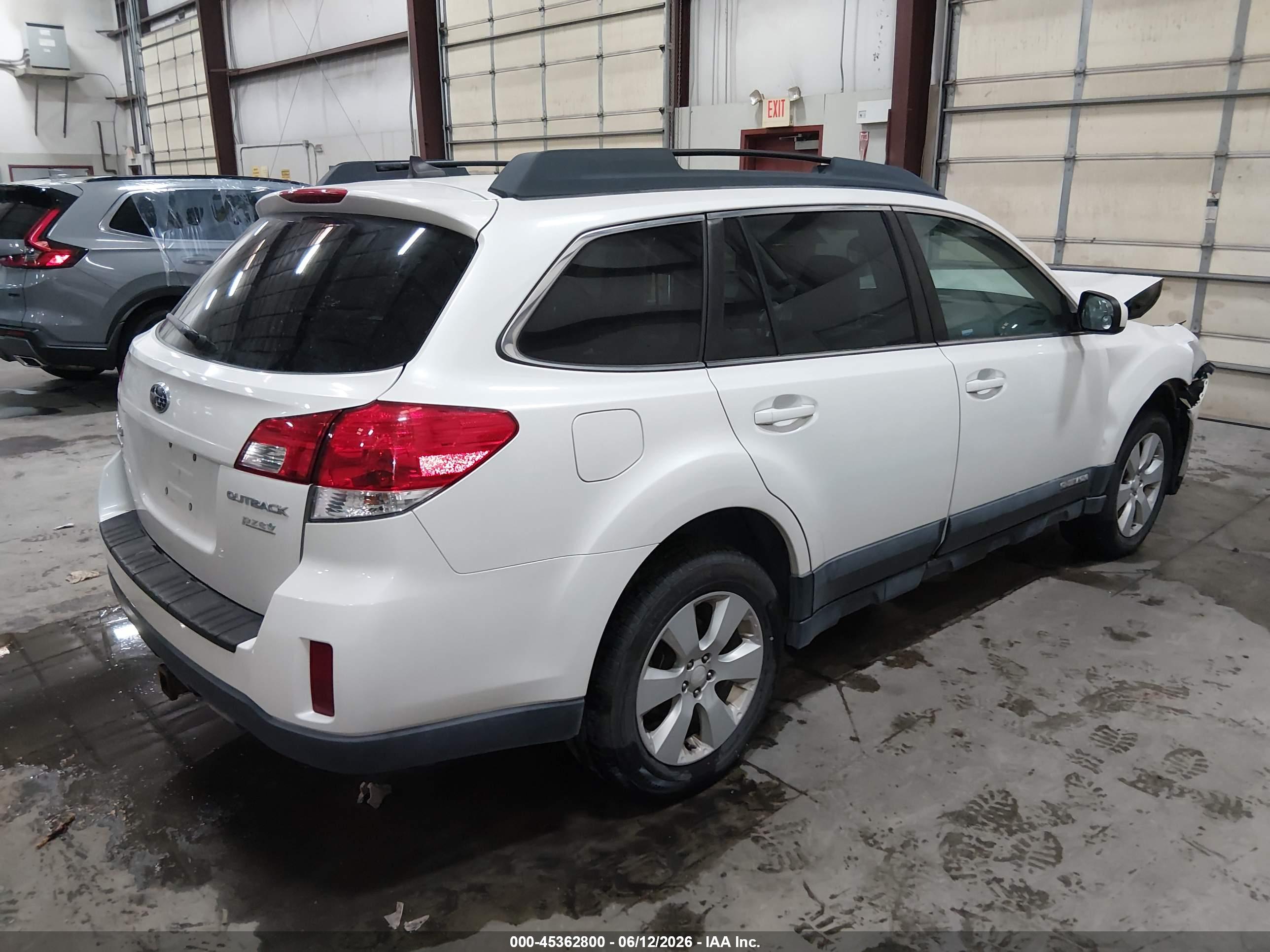 SUBARU OUTBACK image 4