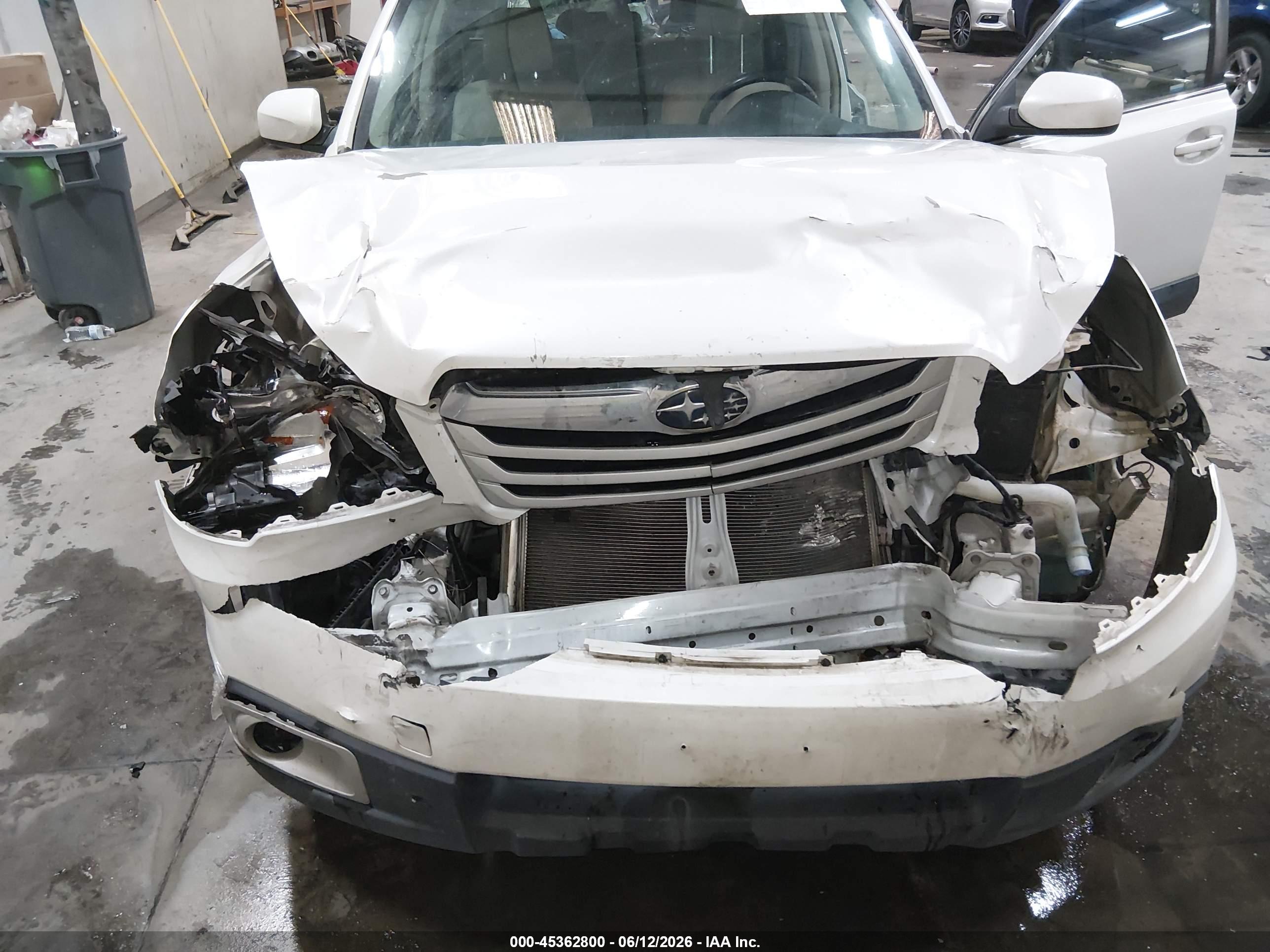 SUBARU OUTBACK image 6