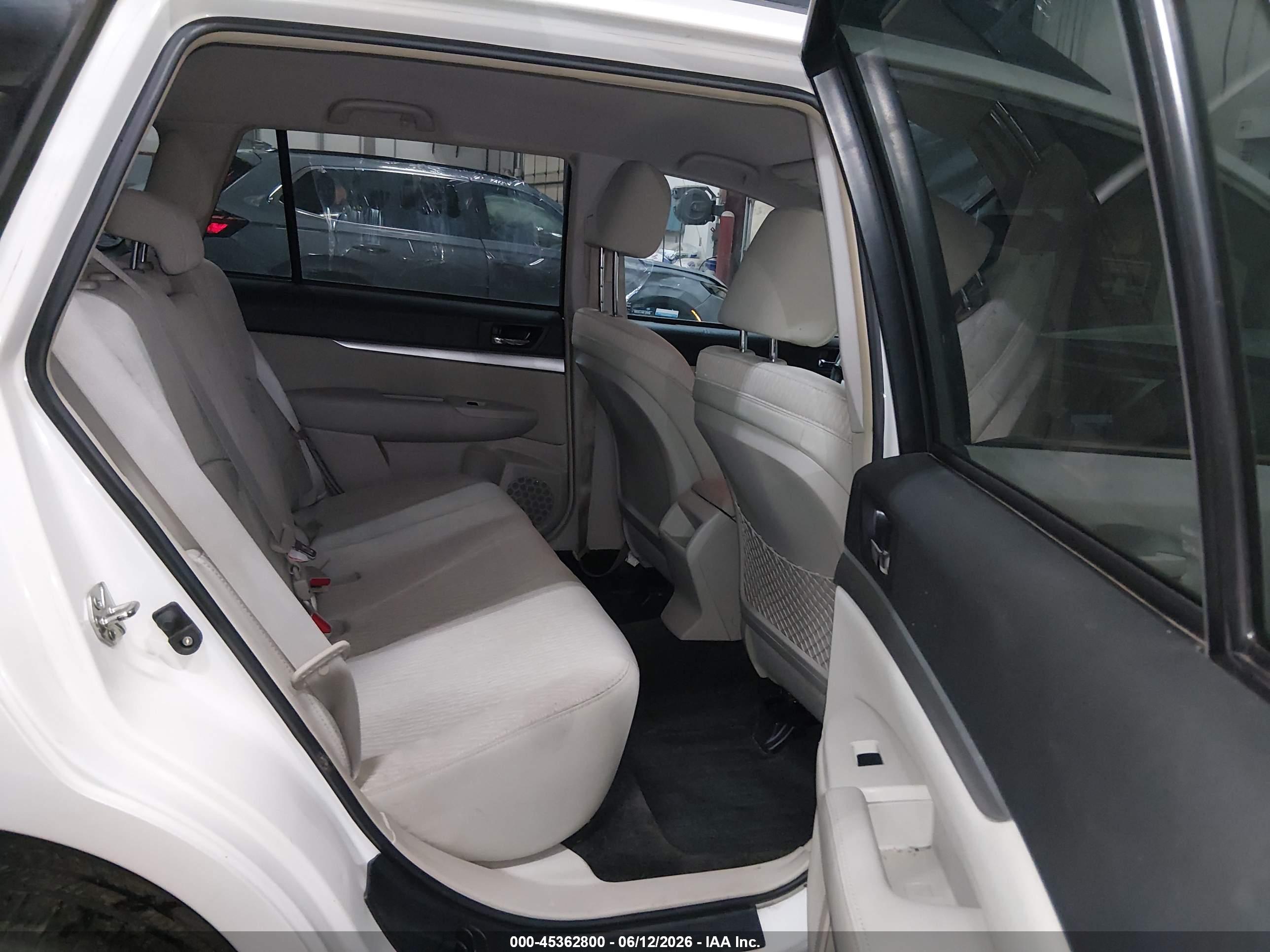 SUBARU OUTBACK image 8