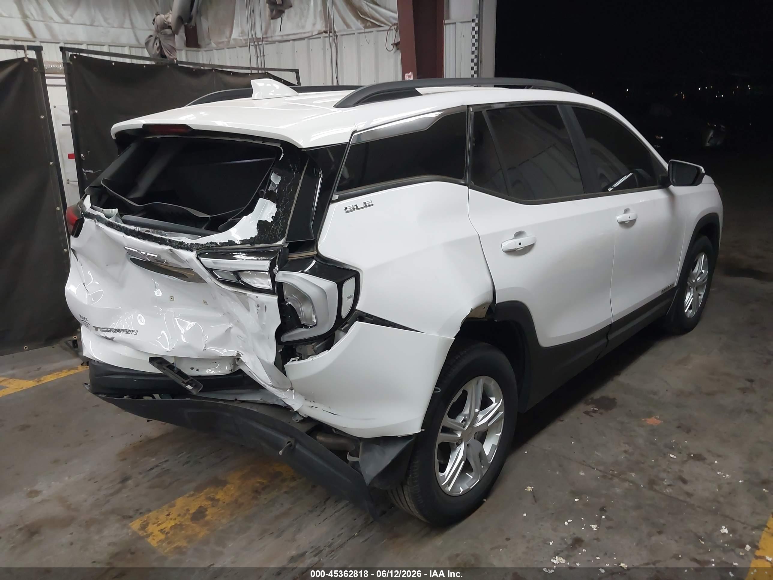 GMC TERRAIN image 4