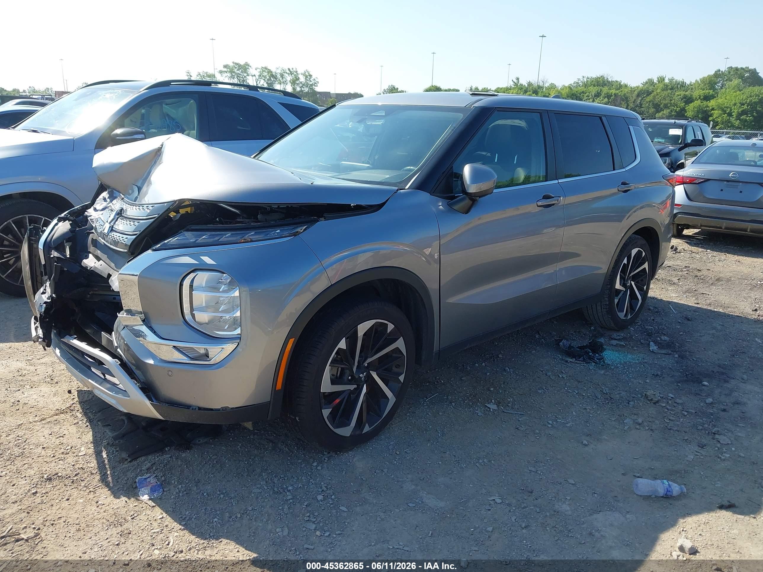 MITSUBISHI OUTLANDER image 2