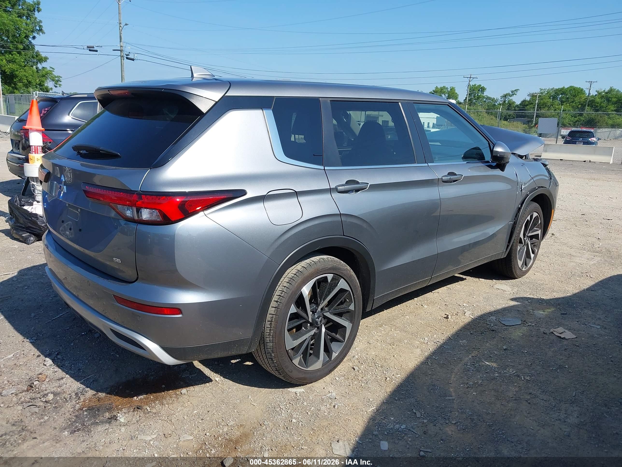 MITSUBISHI OUTLANDER image 4