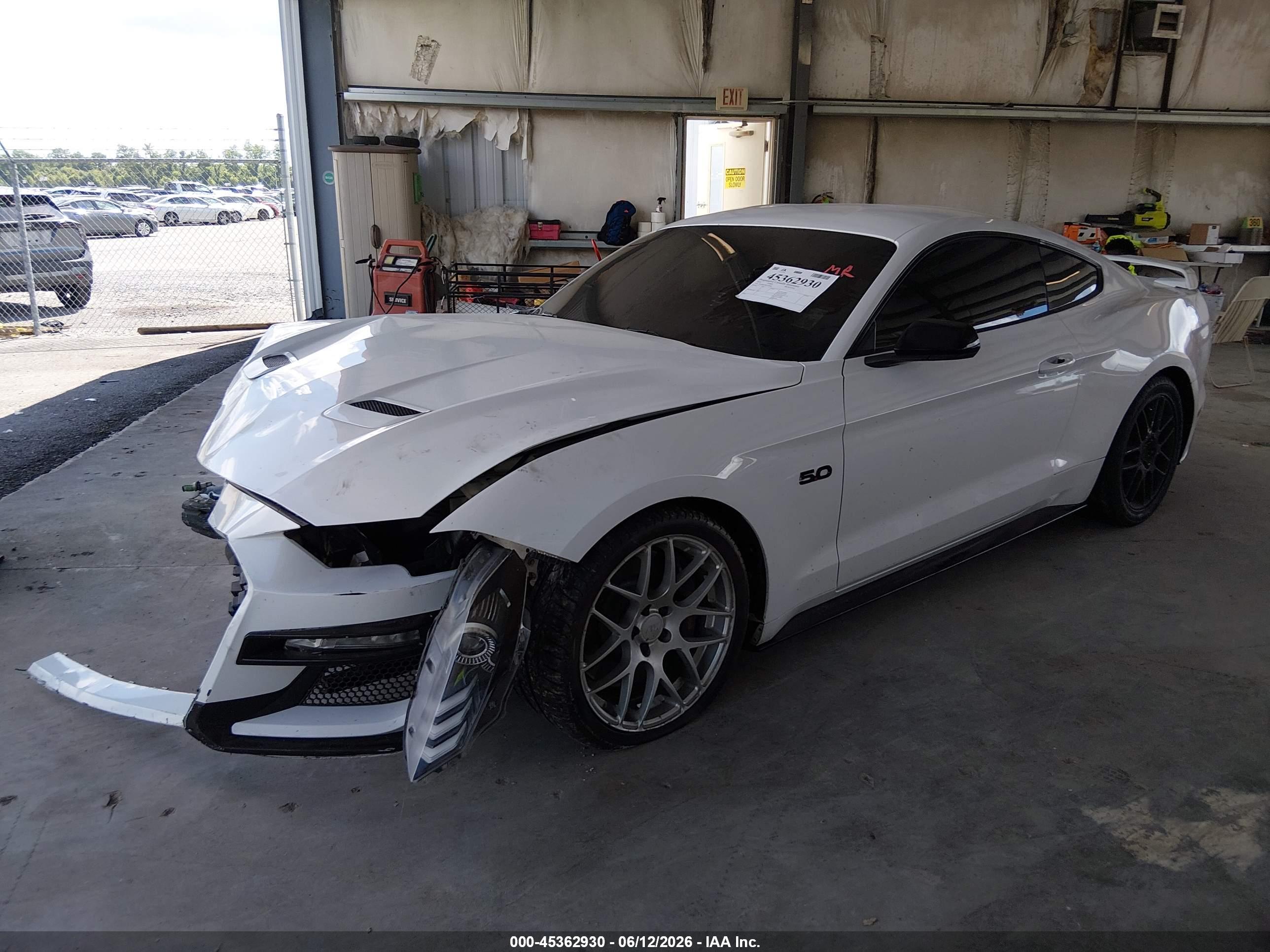 FORD MUSTANG image 2