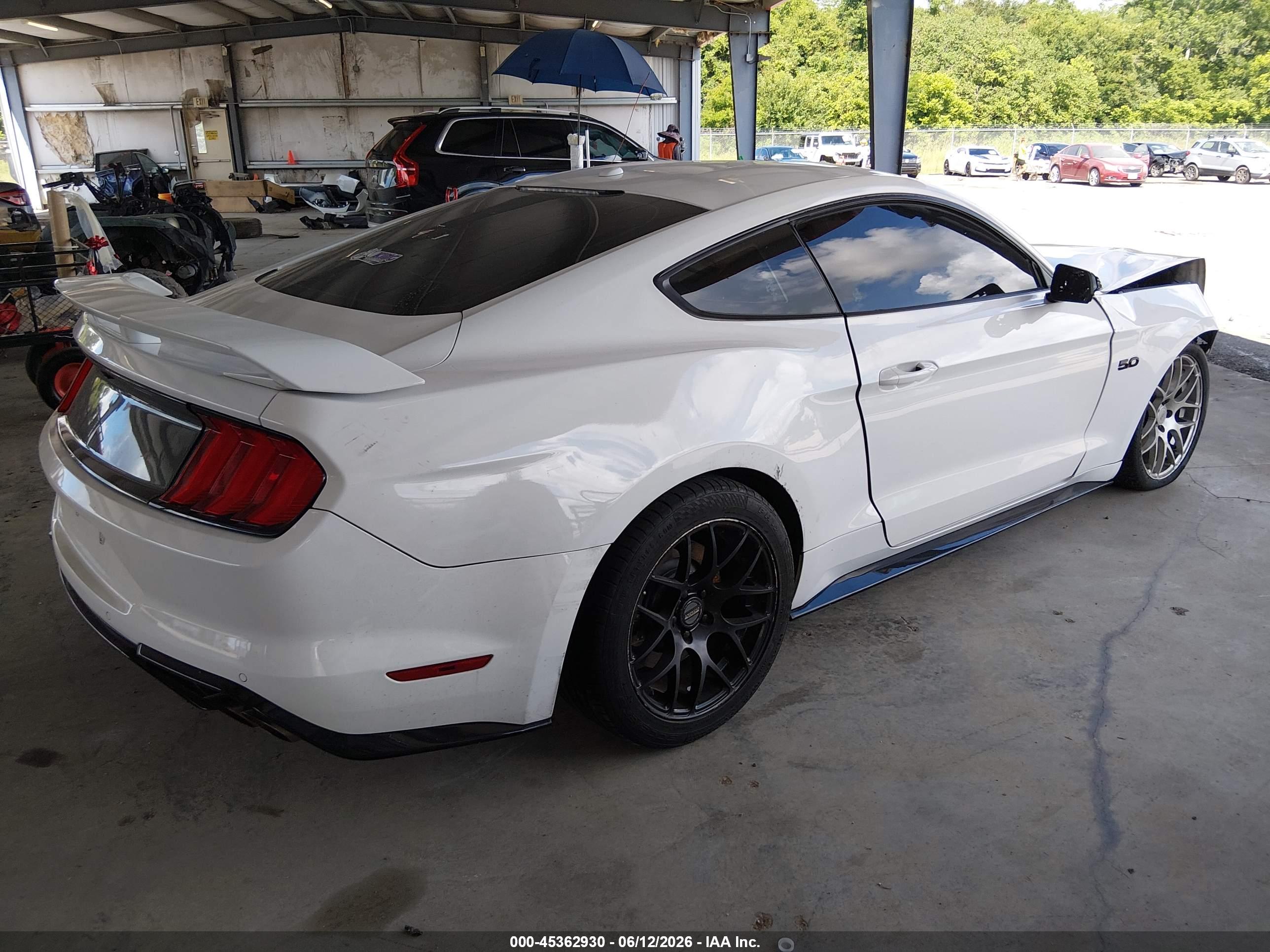 FORD MUSTANG image 4