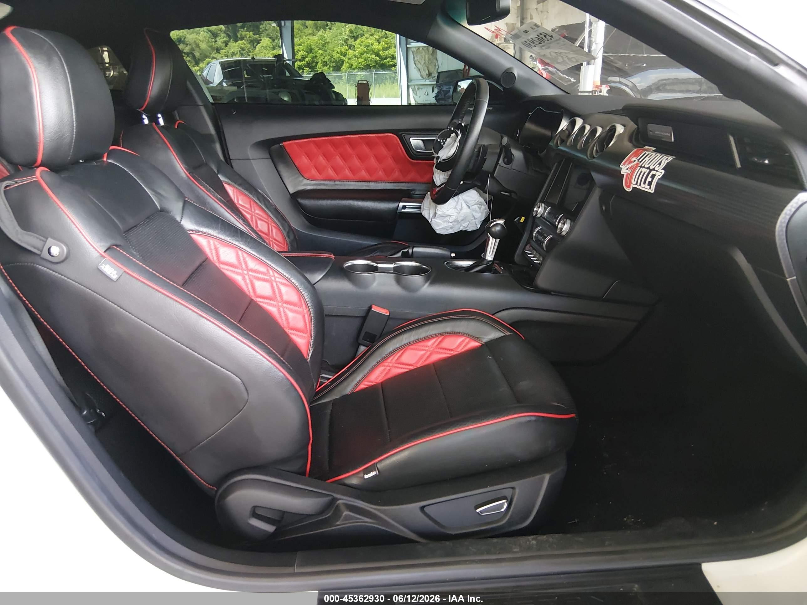 FORD MUSTANG image 5
