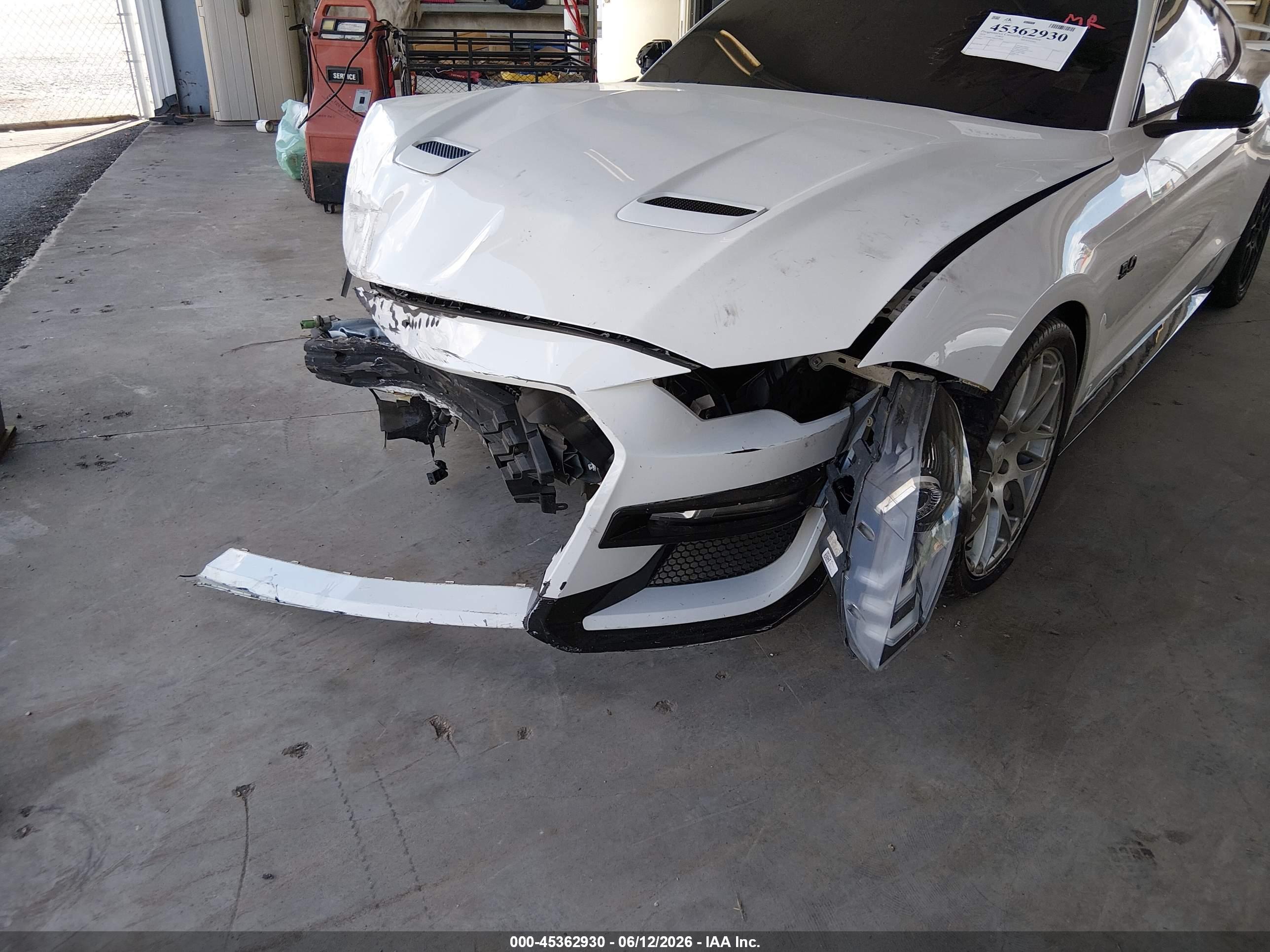FORD MUSTANG image 6