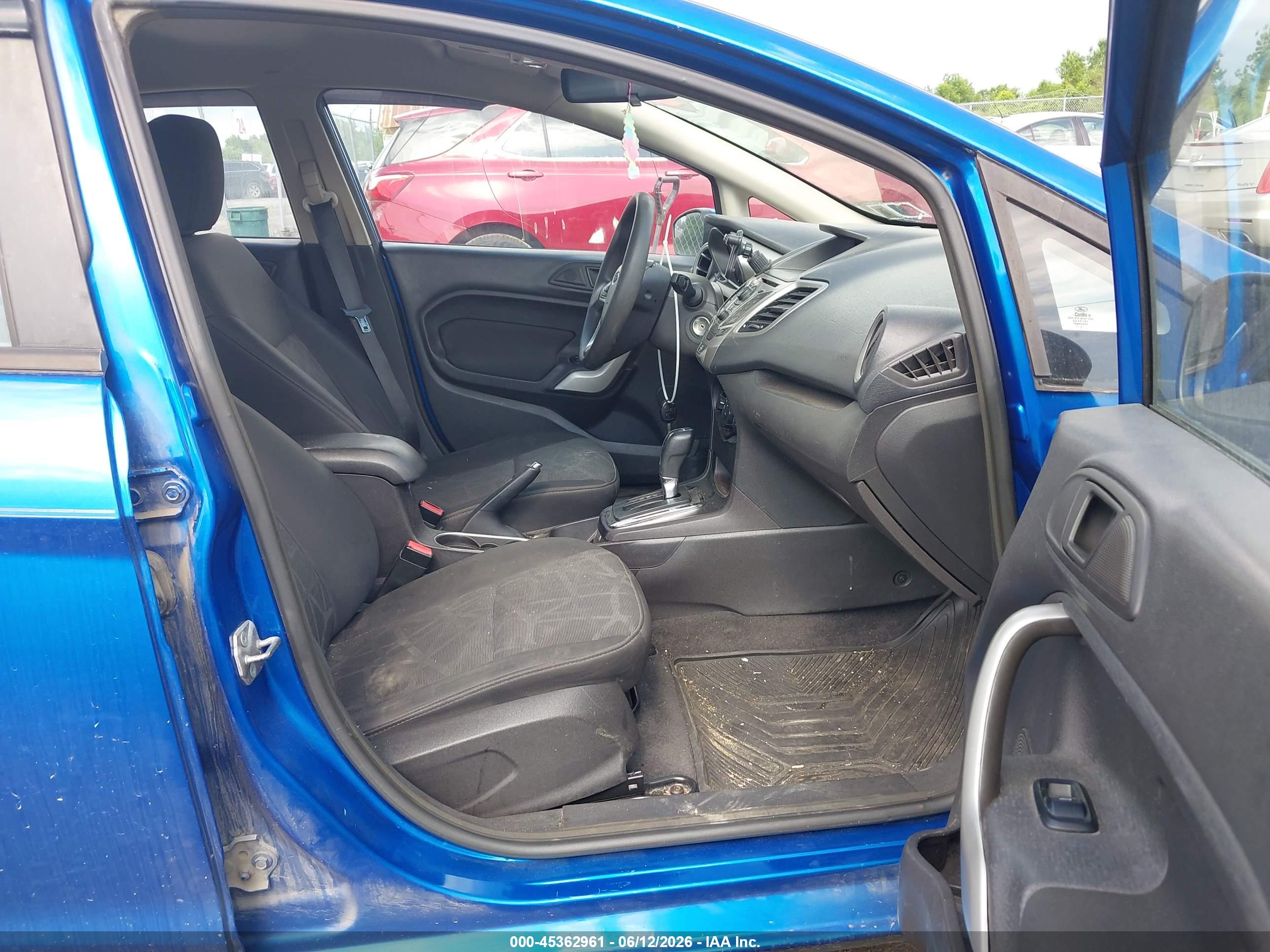 FORD FIESTA image 5