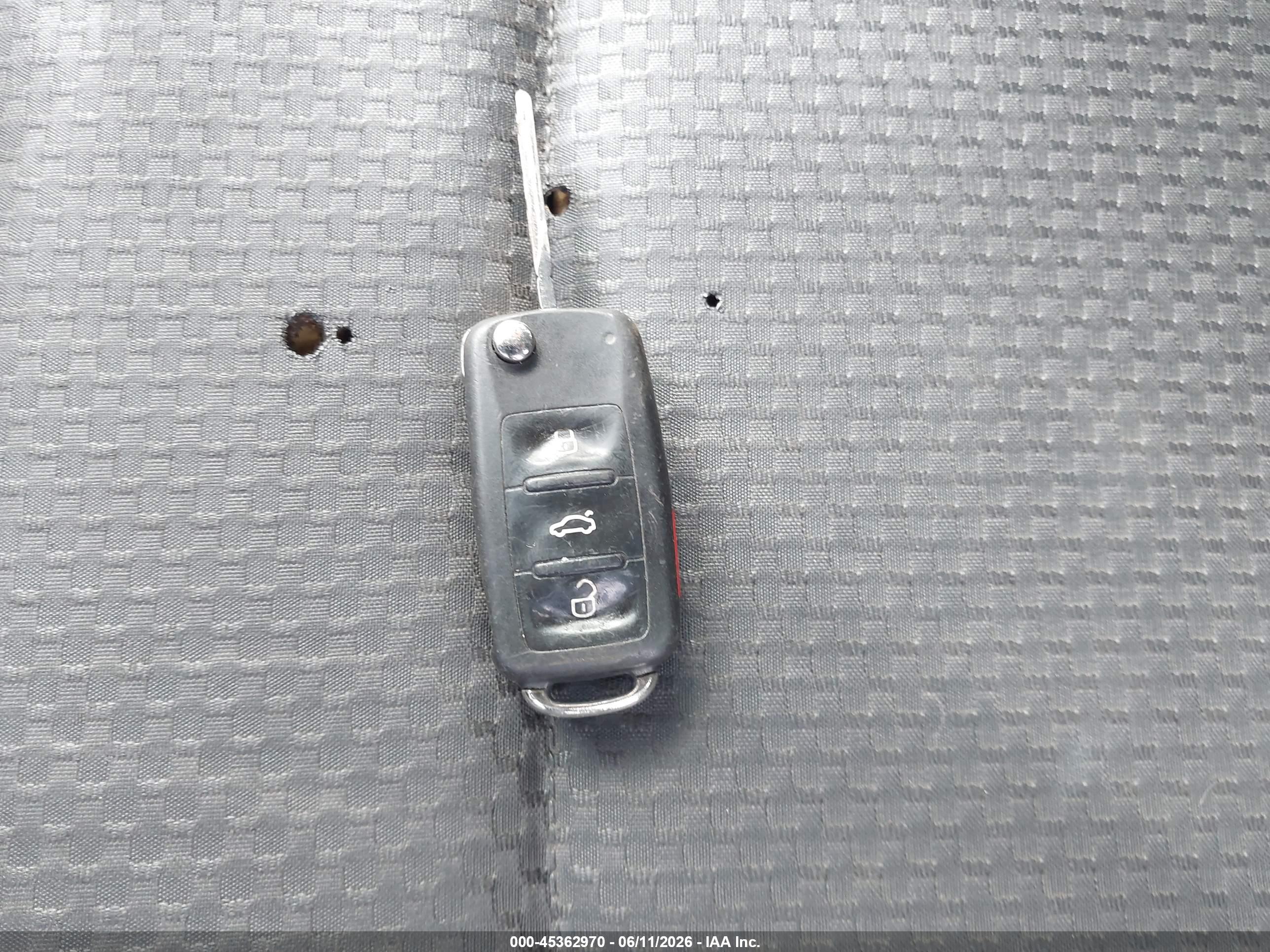 VOLKSWAGEN PASSAT image 11