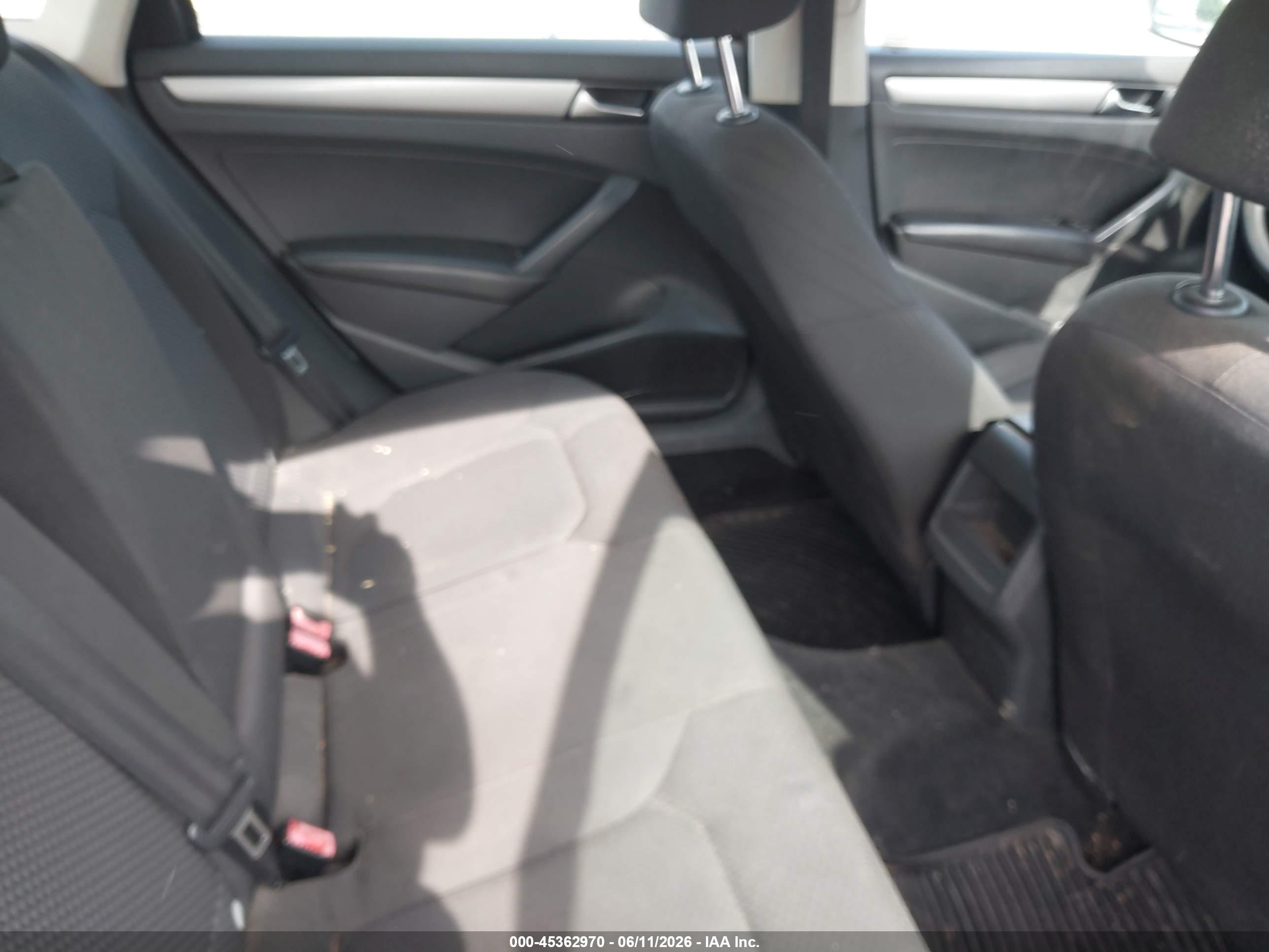 VOLKSWAGEN PASSAT image 8