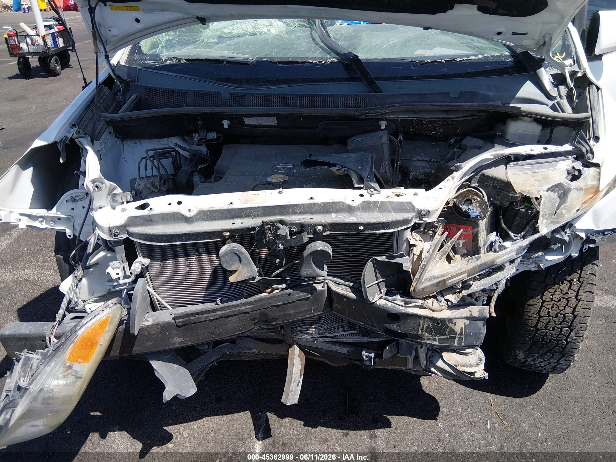 TOYOTA SIENNA image 10