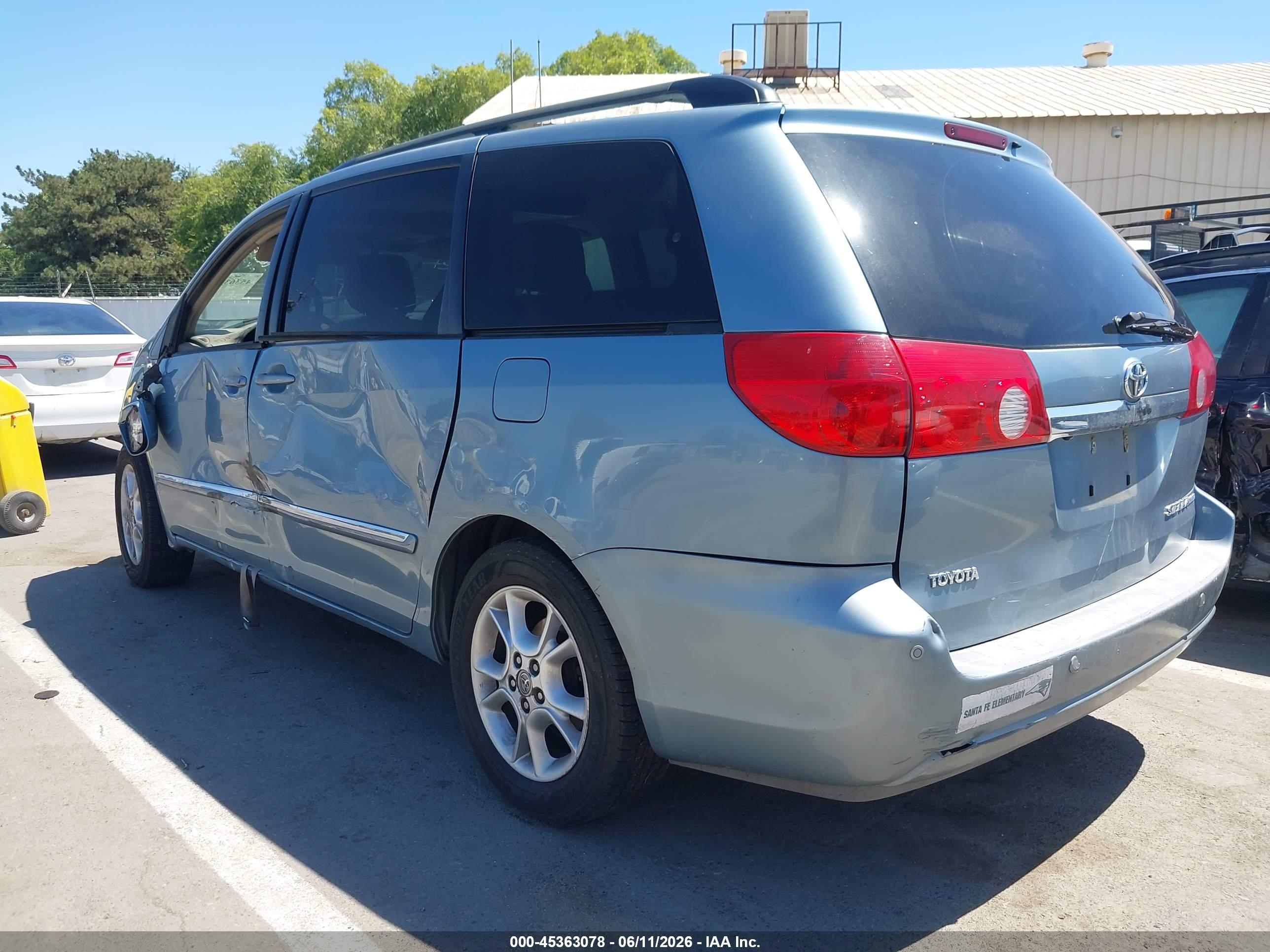 TOYOTA SIENNA image 3