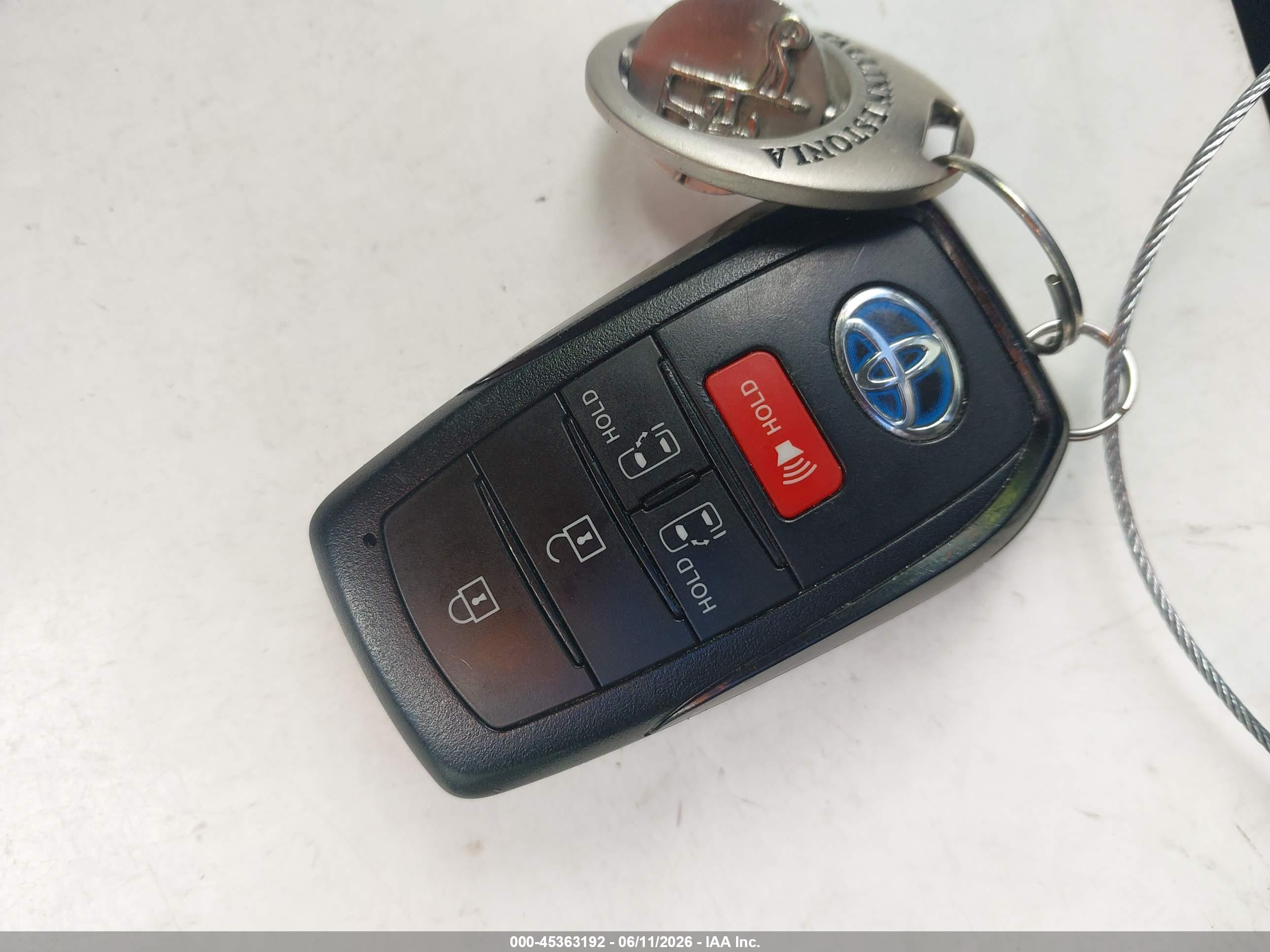 TOYOTA SIENNA image 11