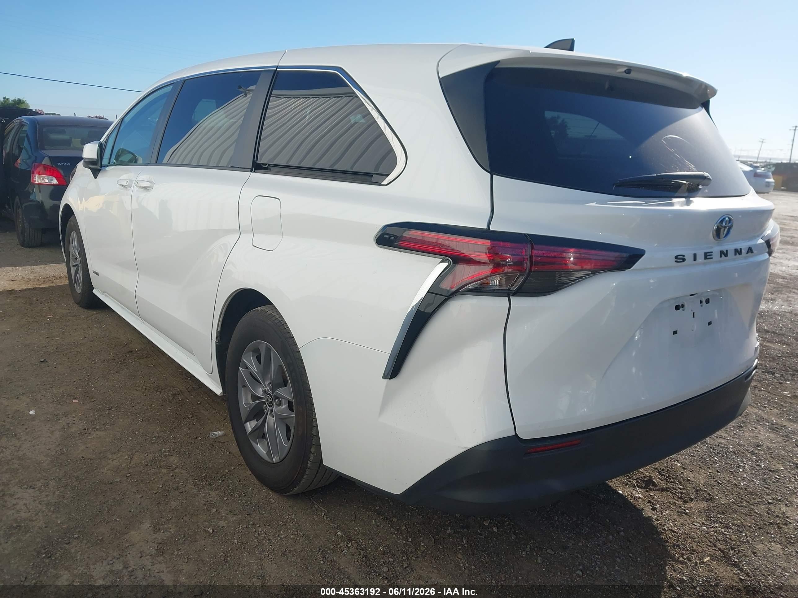 TOYOTA SIENNA image 3
