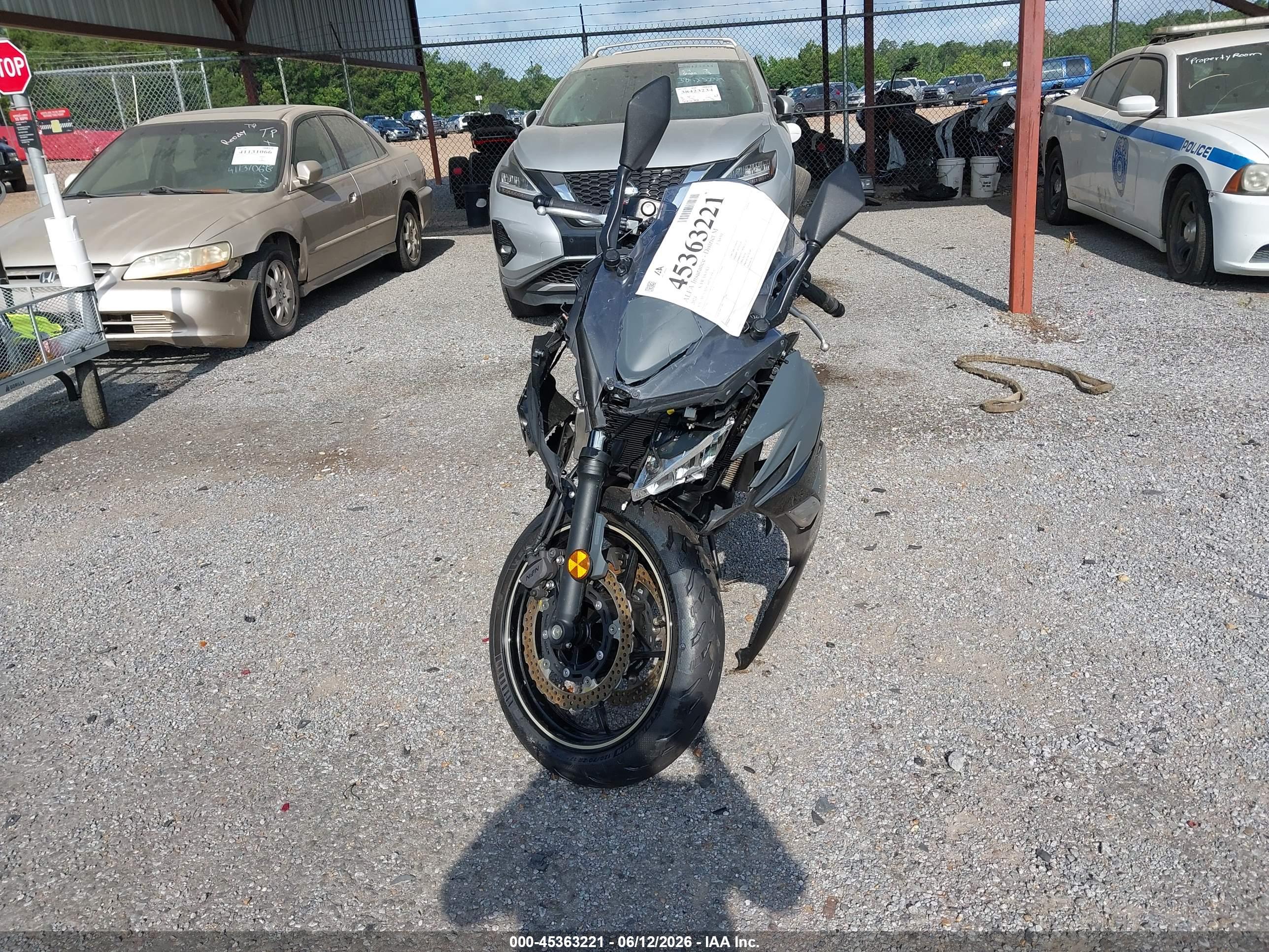 KAWASAKI EX650 image 5