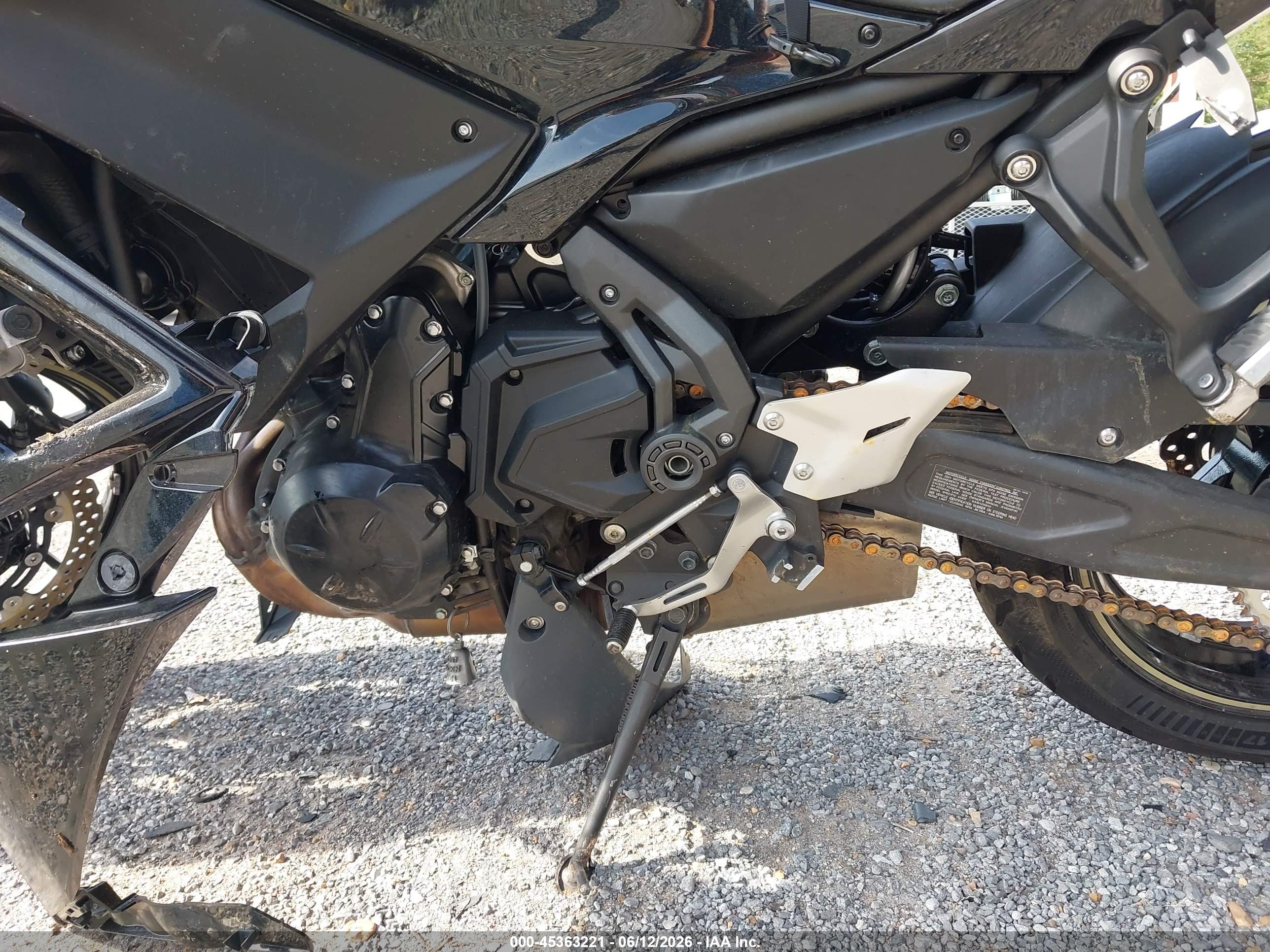 KAWASAKI EX650 image 9