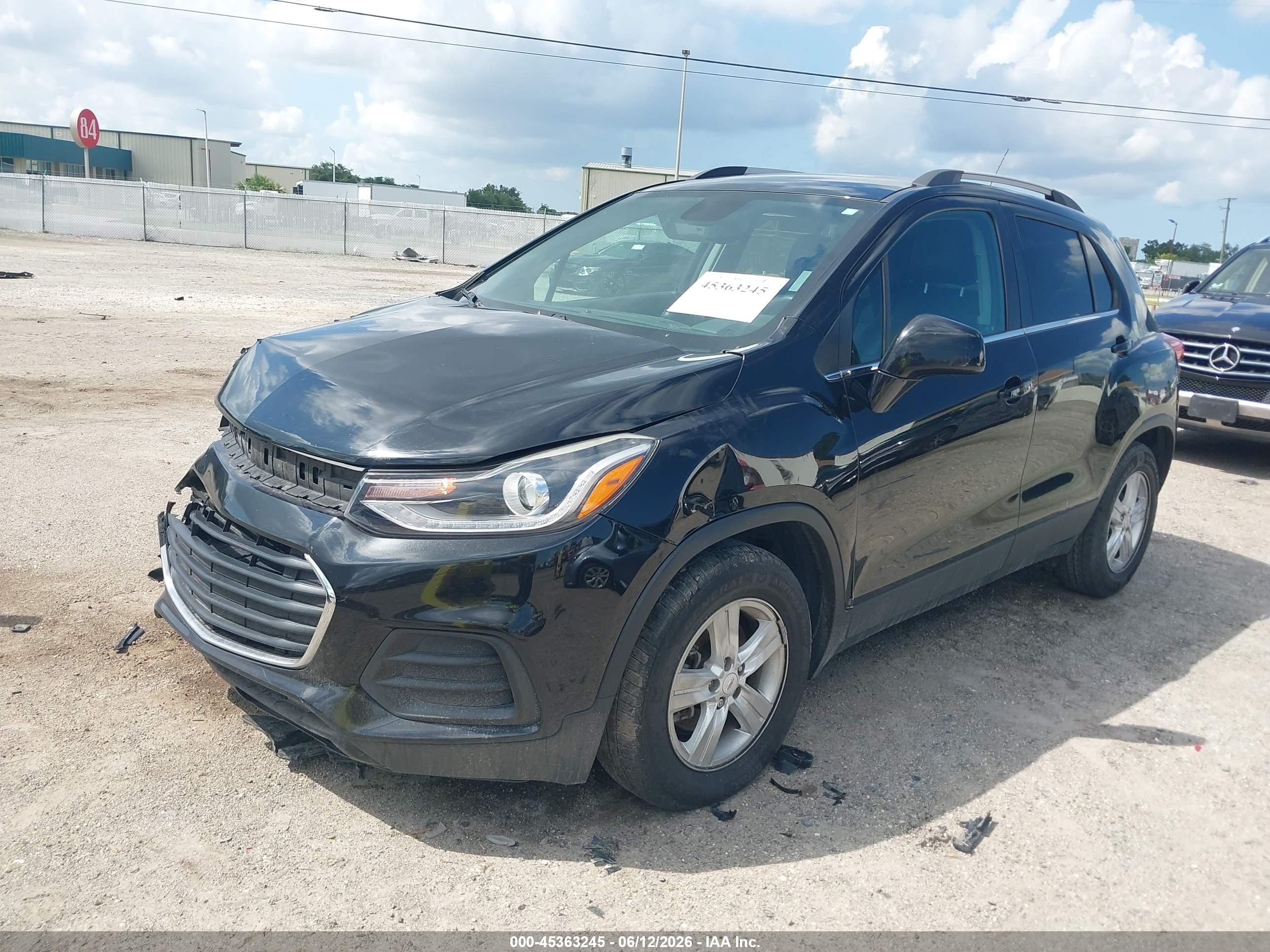 CHEVROLET TRAX image 2