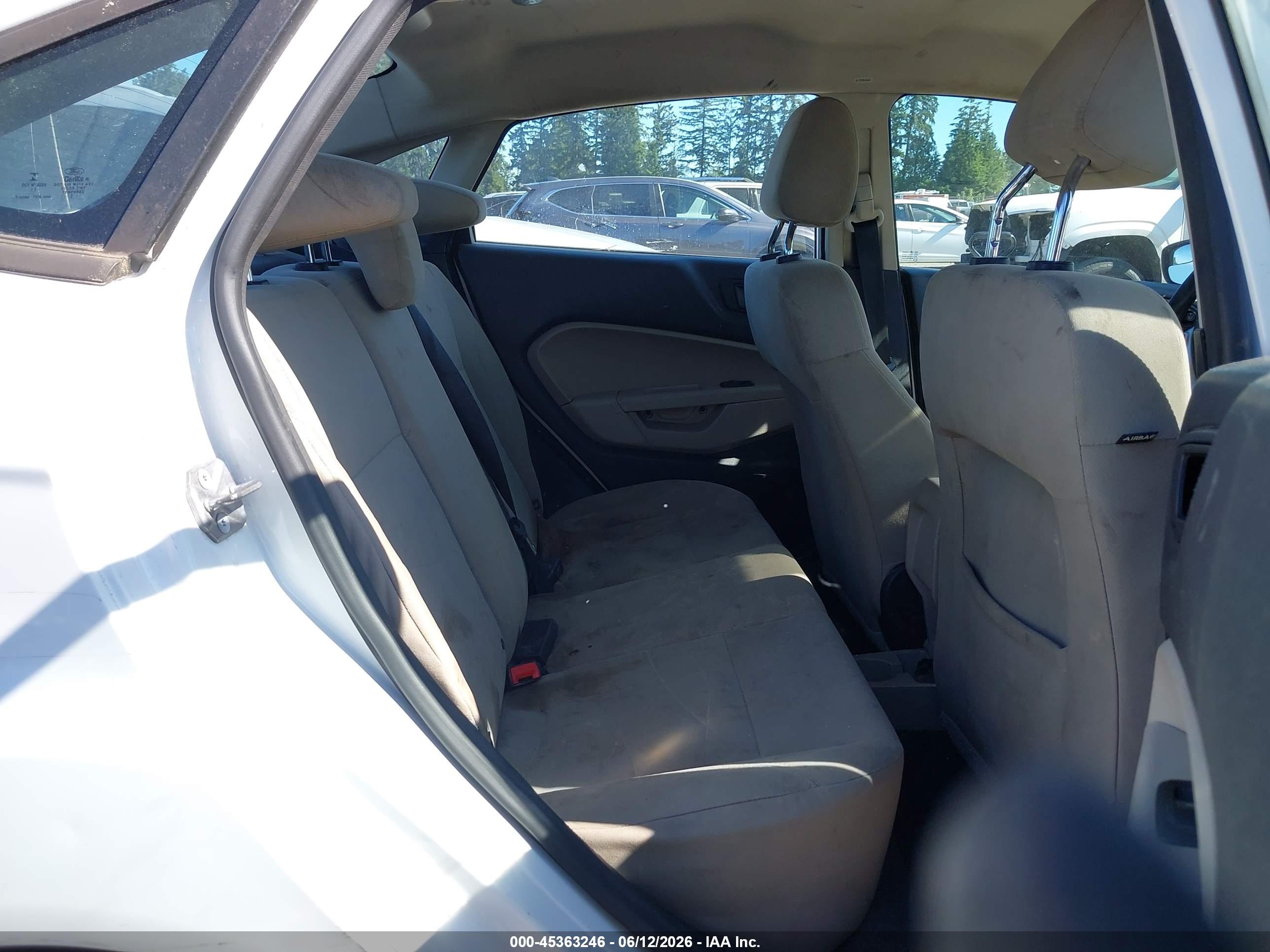 FORD FIESTA image 8