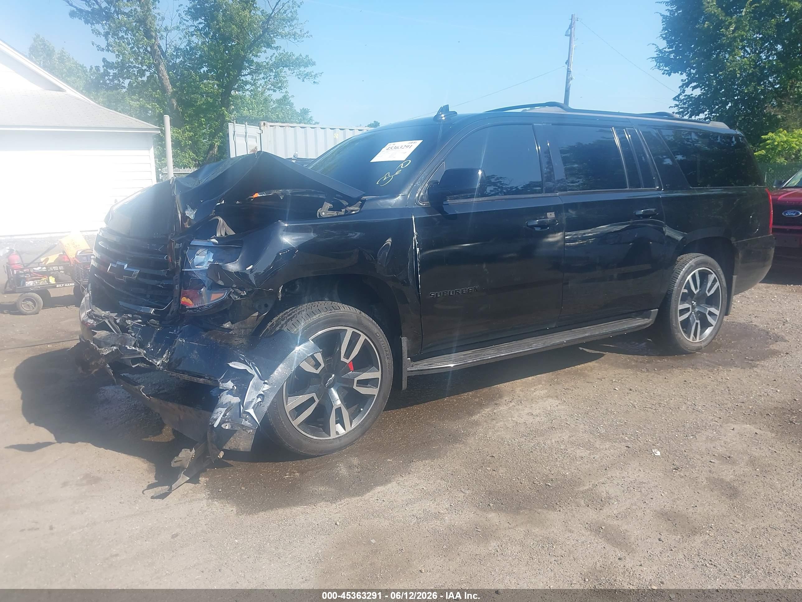 CHEVROLET SUBURBAN image 2
