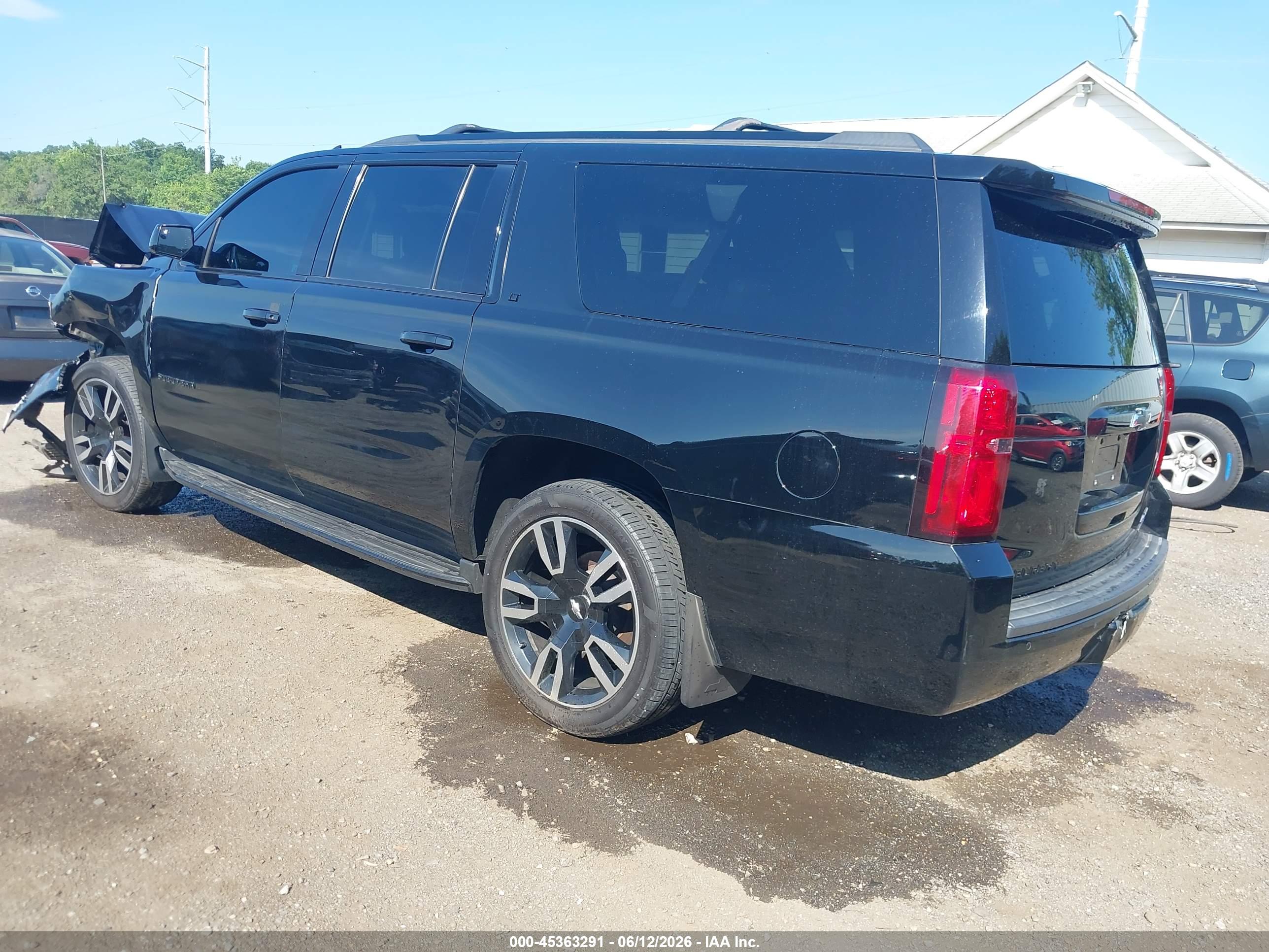 CHEVROLET SUBURBAN image 3