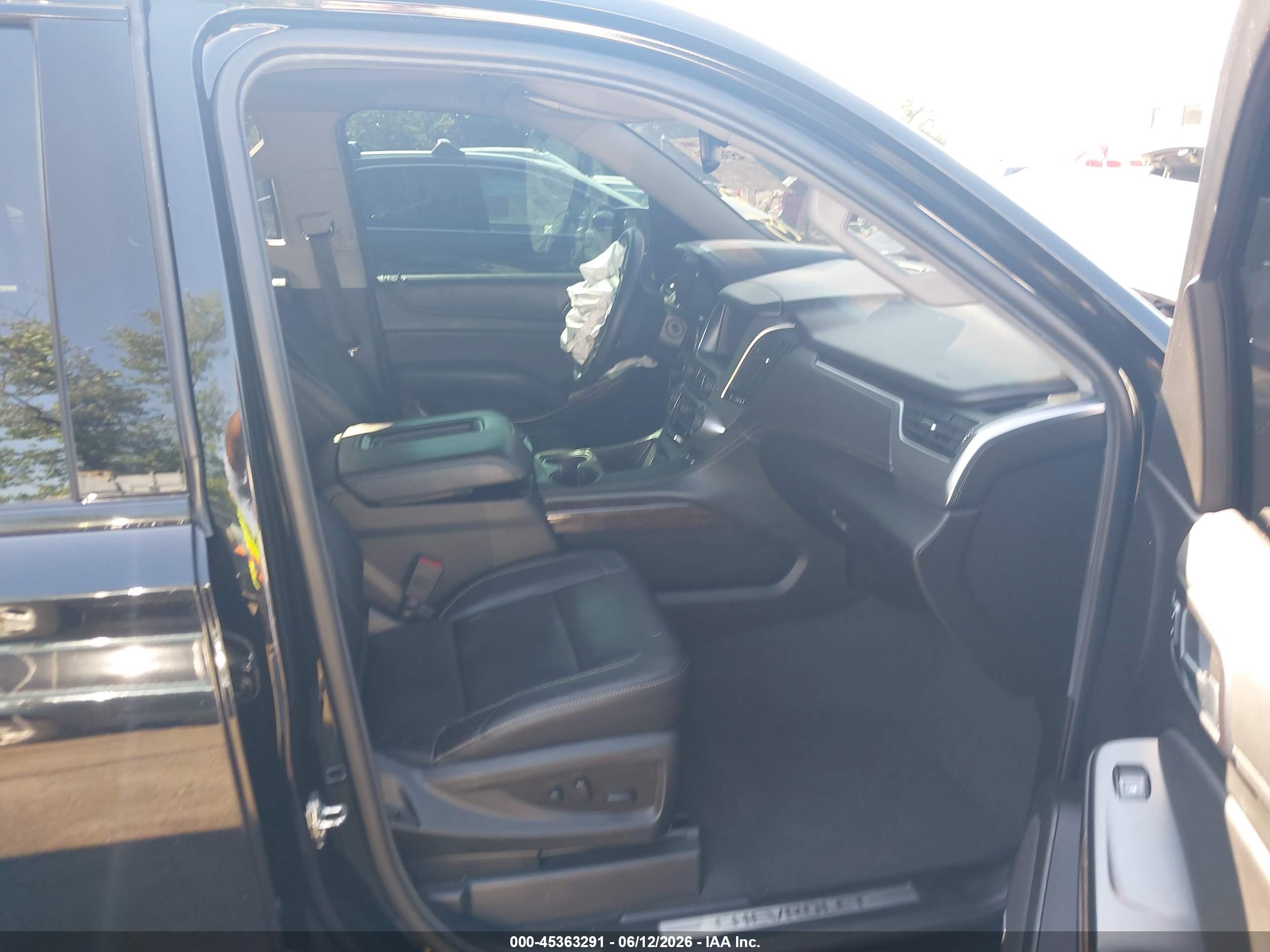 CHEVROLET SUBURBAN image 5