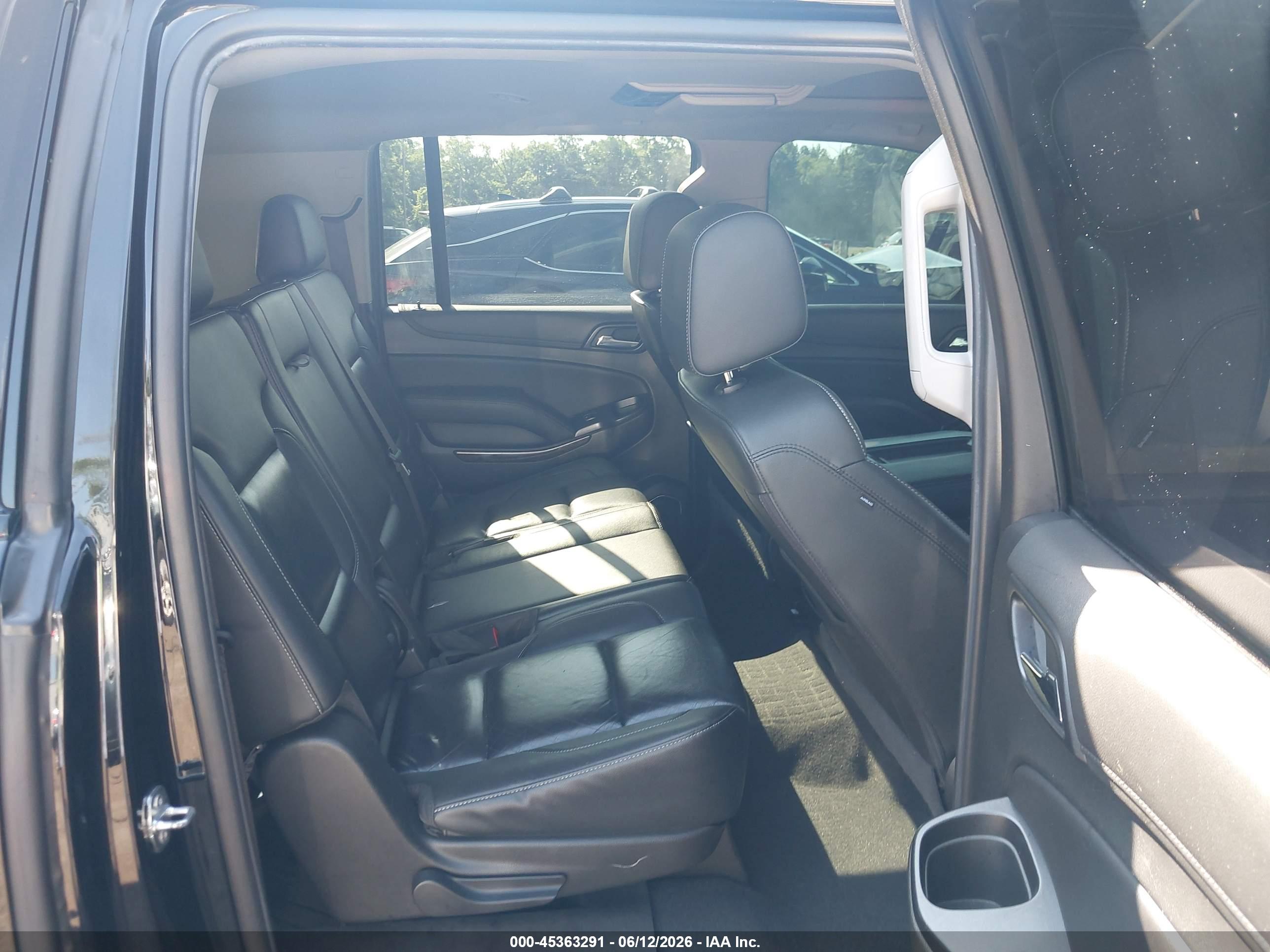 CHEVROLET SUBURBAN image 8